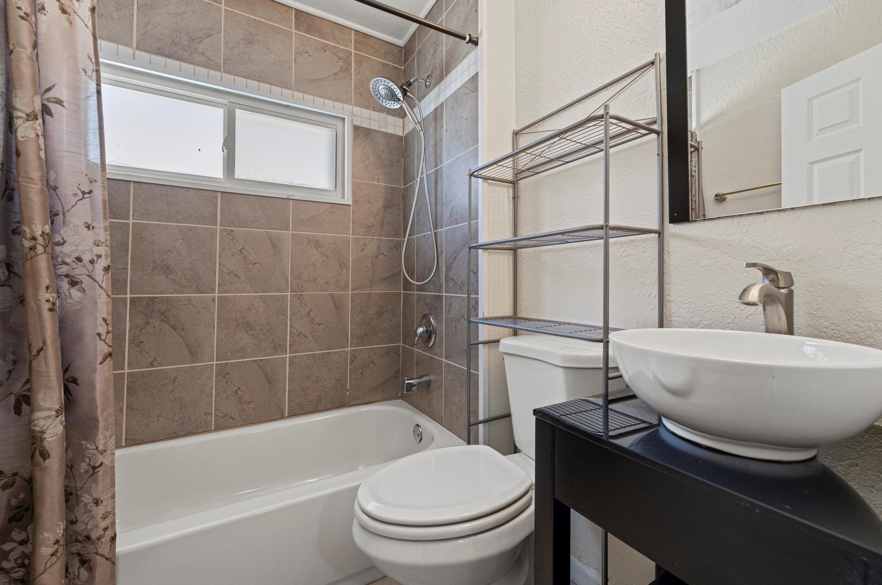 4261 97, Milwaukee WI 53228-2164 exterior