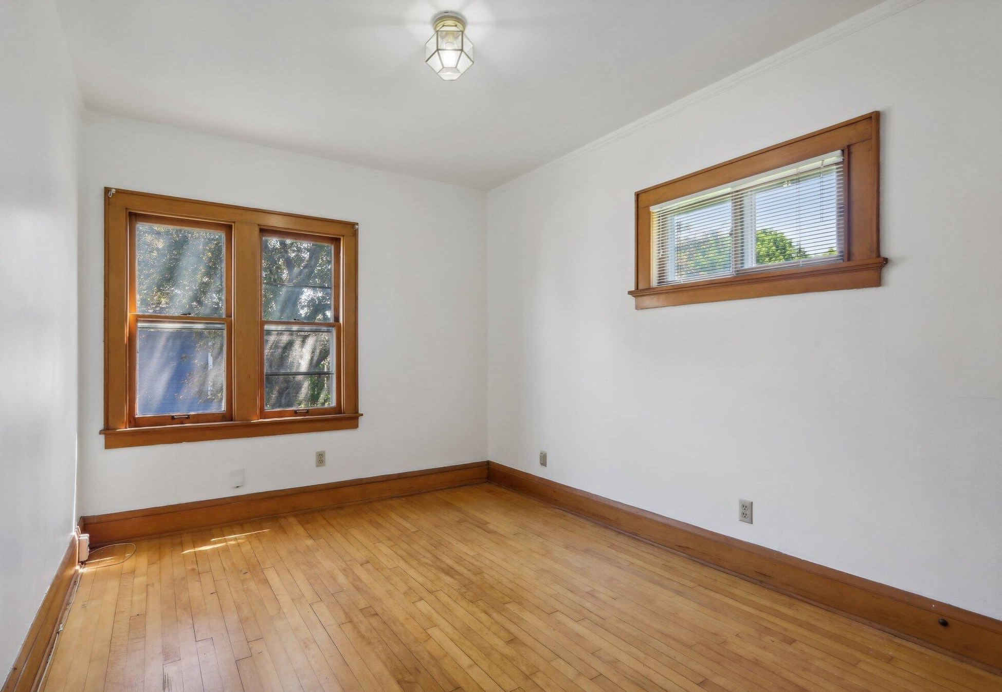 2025 Fernwood Ave, Milwaukee WI 53207-3174 exterior