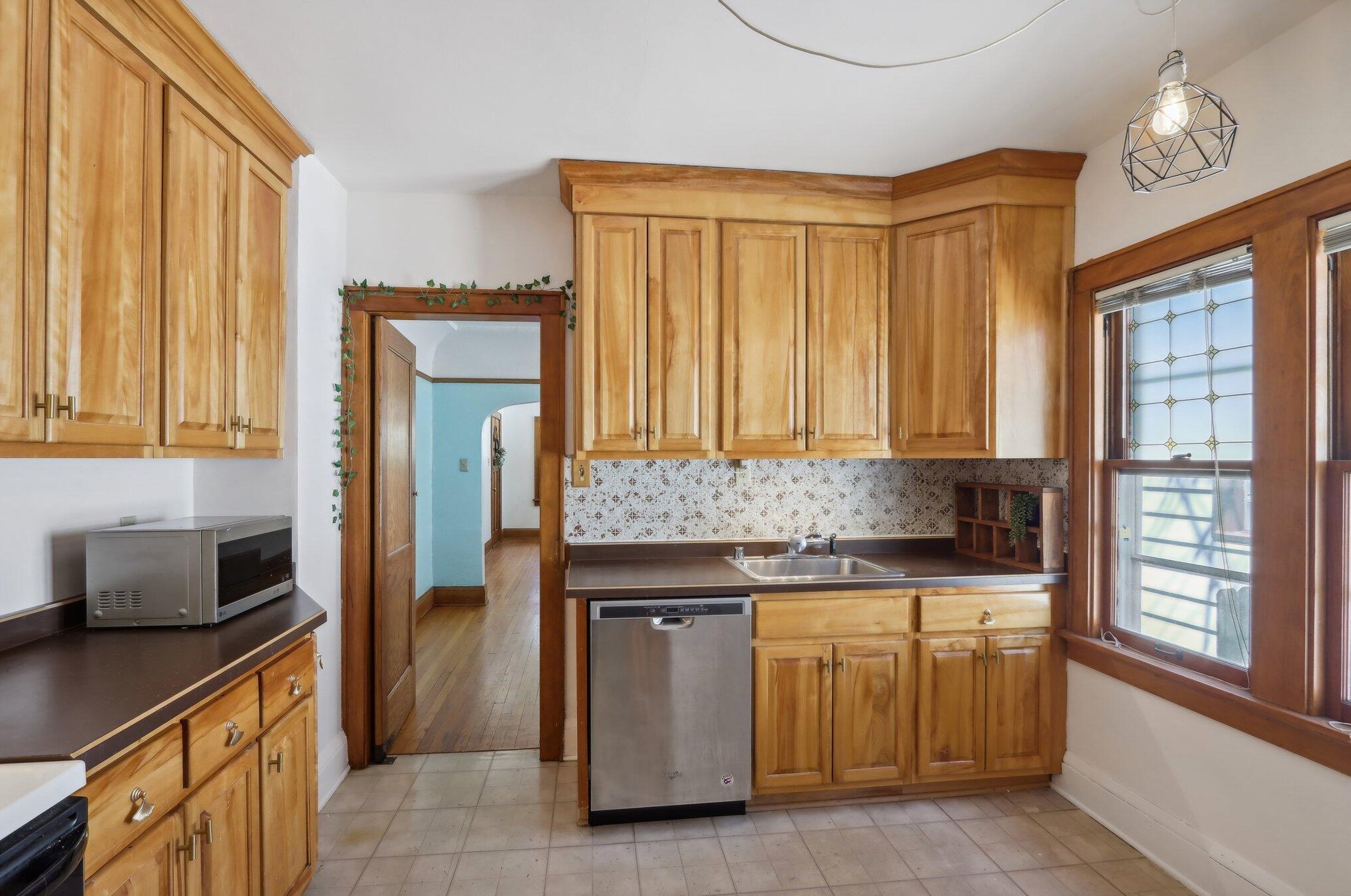 2025 Fernwood Ave, Milwaukee WI 53207-3174 exterior