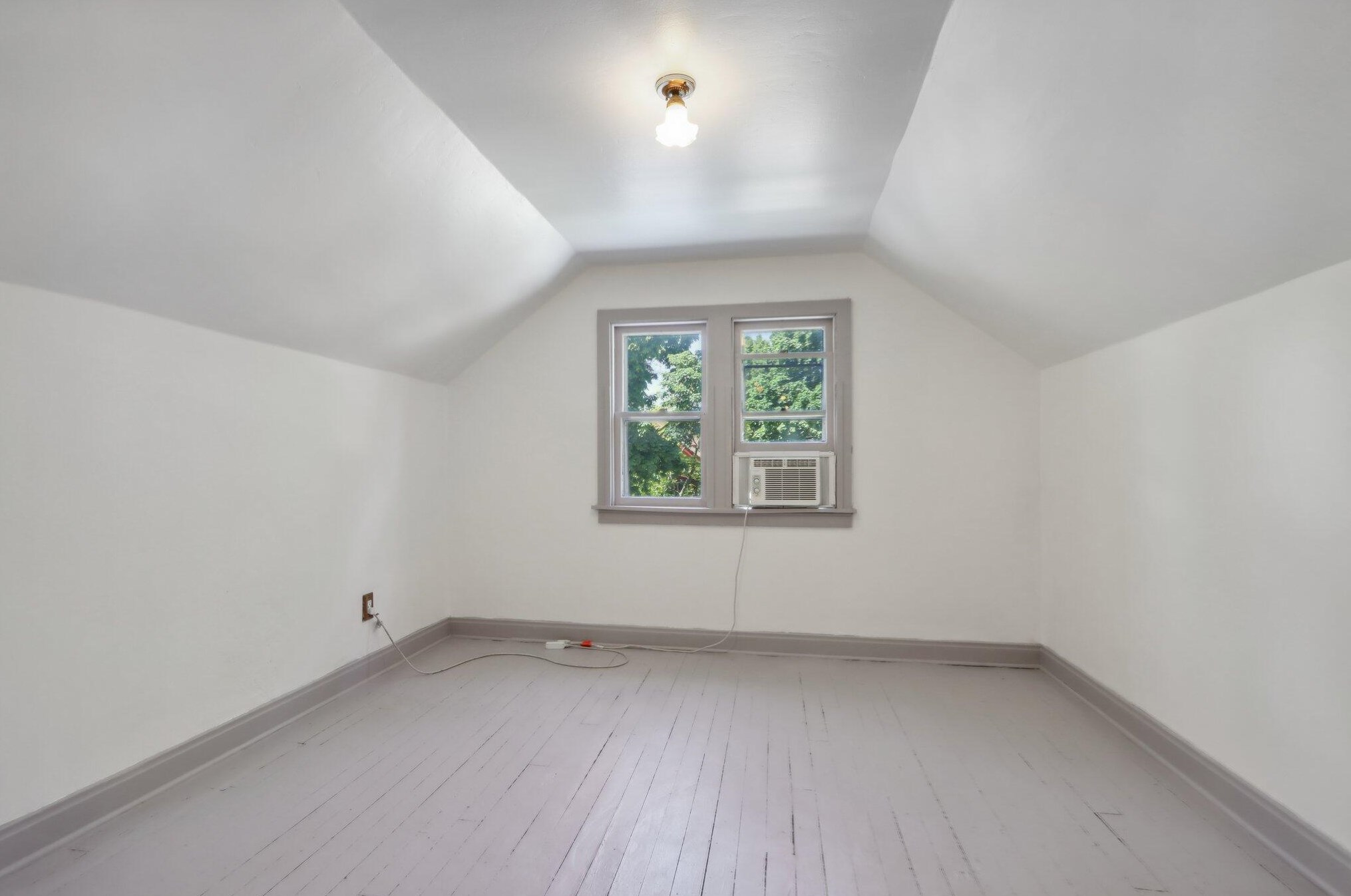 2025 Fernwood Ave, Milwaukee WI 53207-3174 exterior