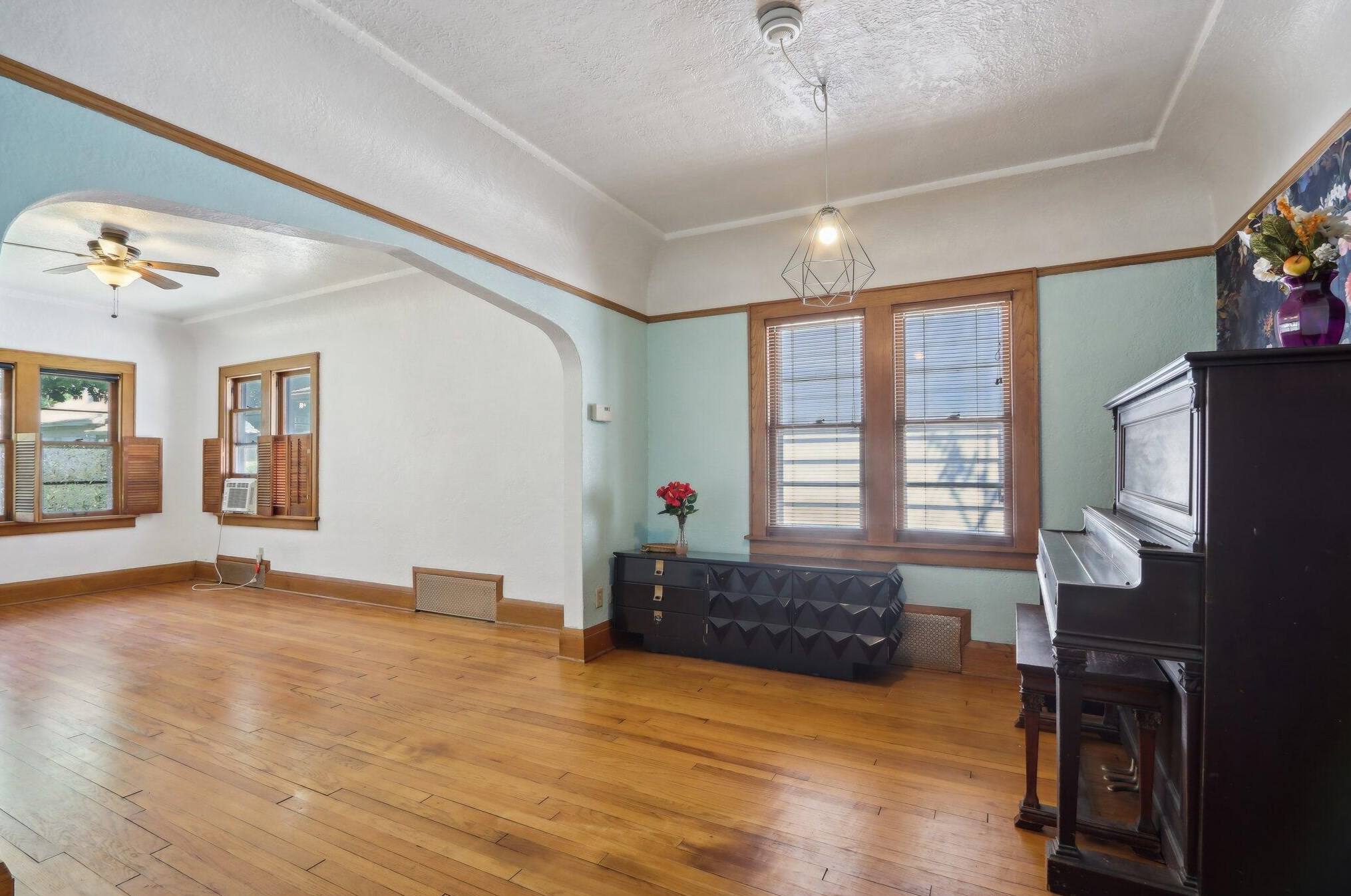 2025 Fernwood Ave, Milwaukee WI 53207-3174 exterior