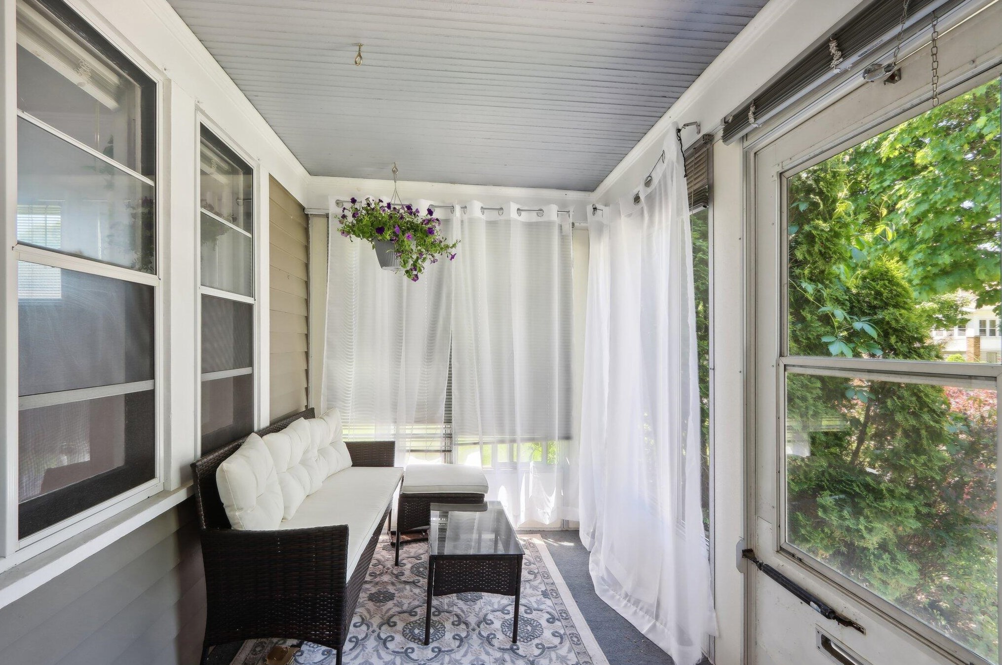 2025 Fernwood Ave, Milwaukee WI 53207-3174 exterior