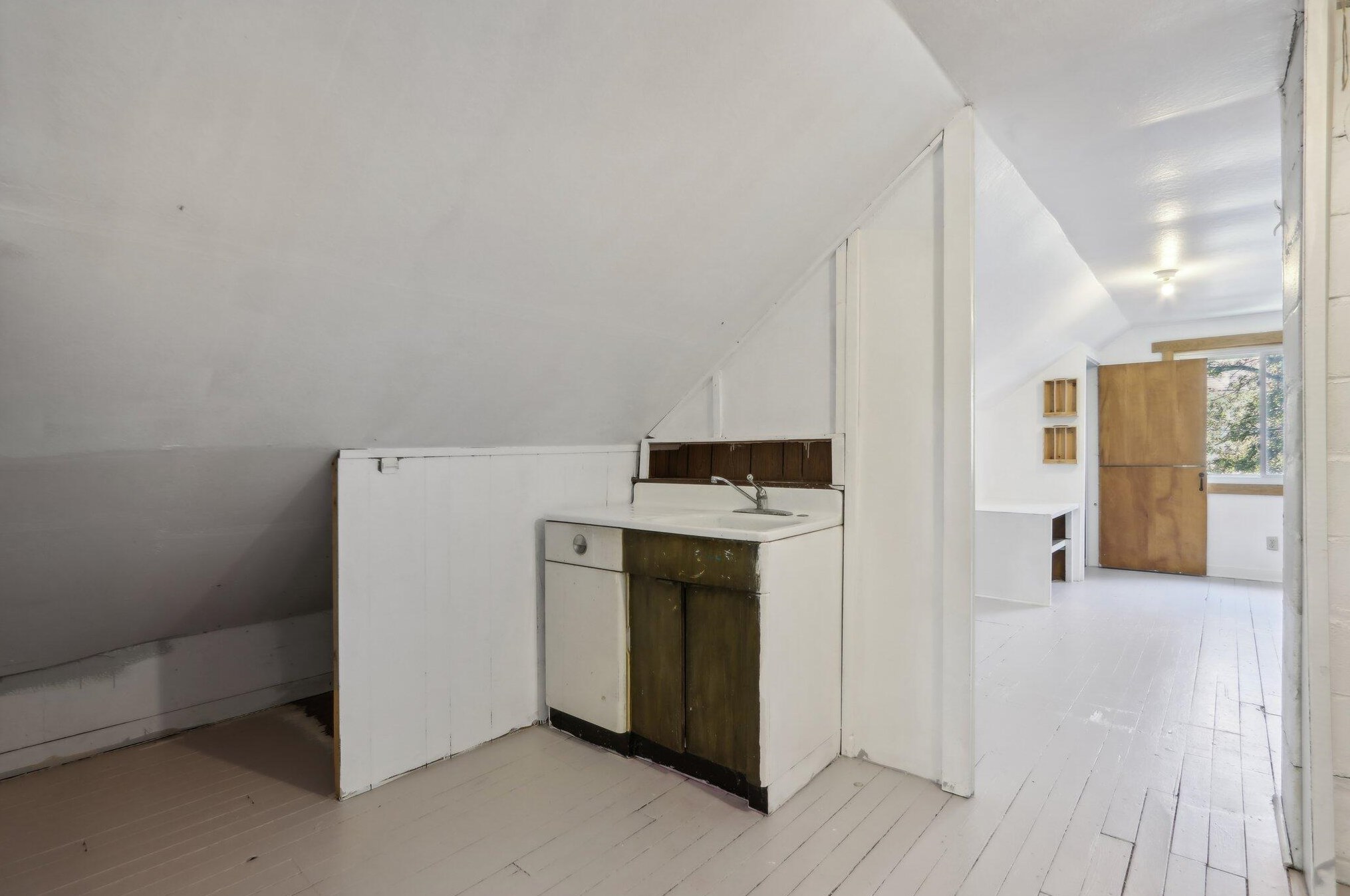 2025 Fernwood Ave, Milwaukee WI 53207-3174 exterior