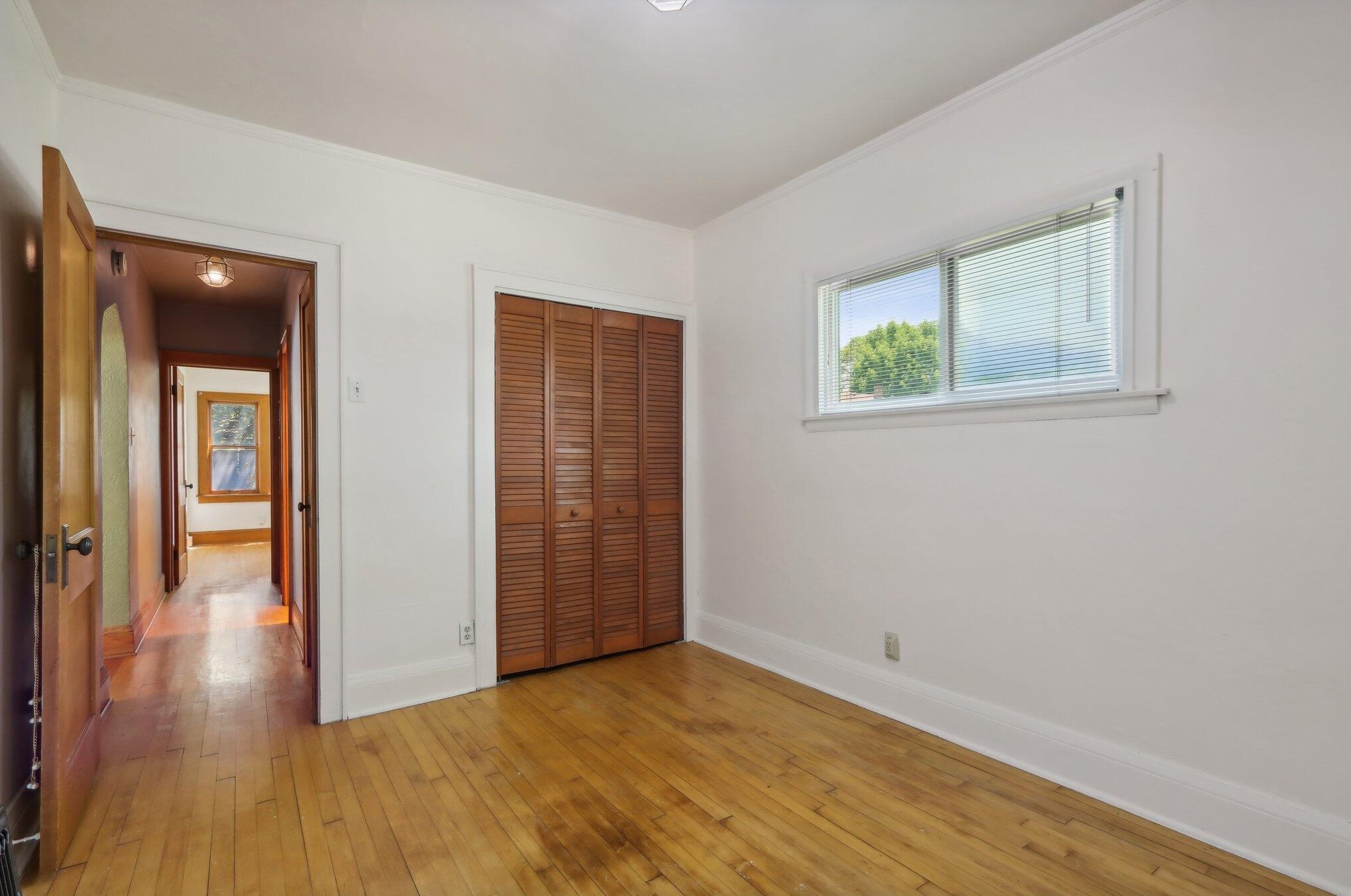 2025 Fernwood Ave, Milwaukee WI 53207-3174 exterior