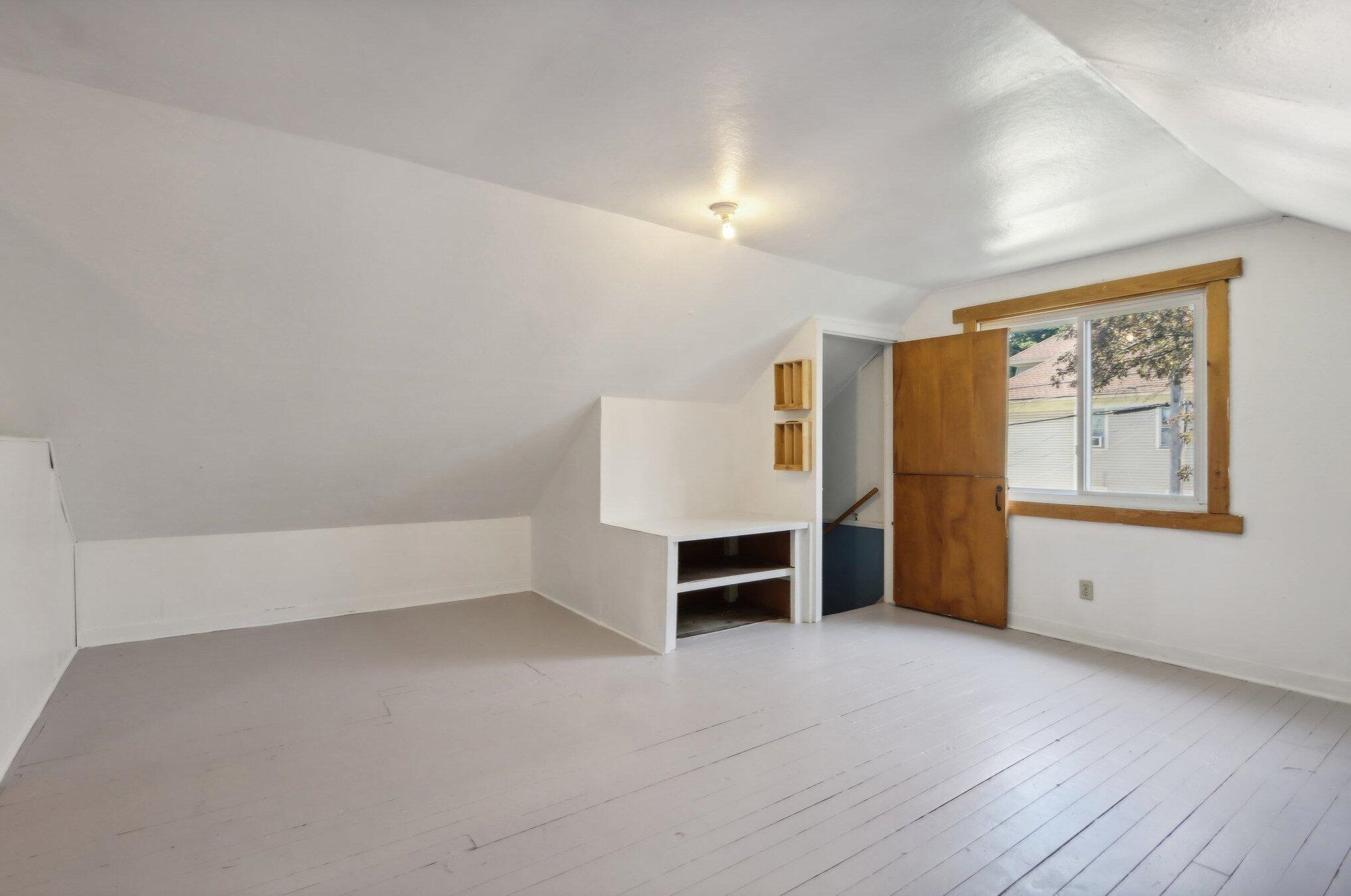 2025 Fernwood Ave, Milwaukee WI 53207-3174 exterior