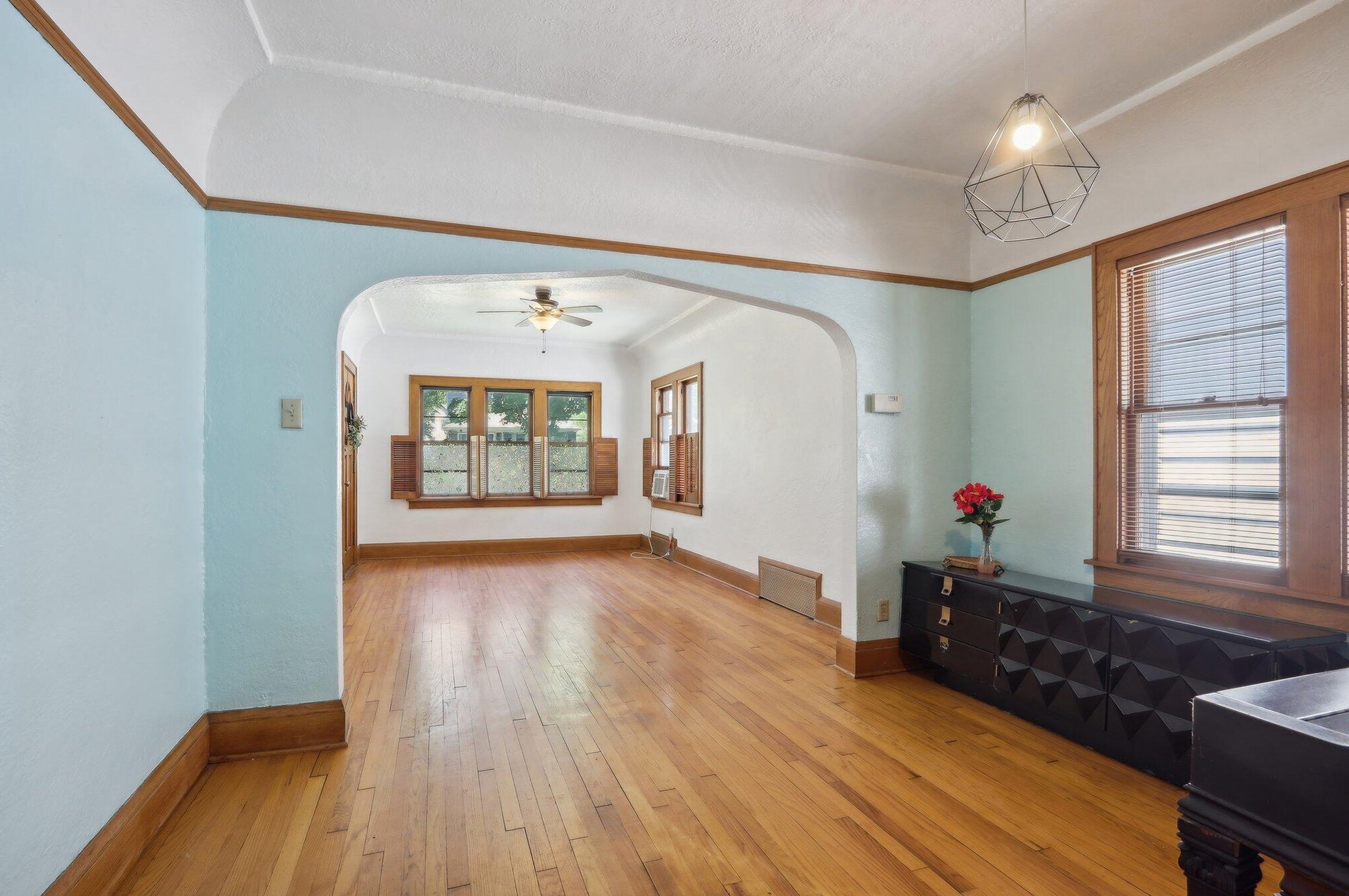 2025 Fernwood Ave, Milwaukee WI 53207-3174 exterior