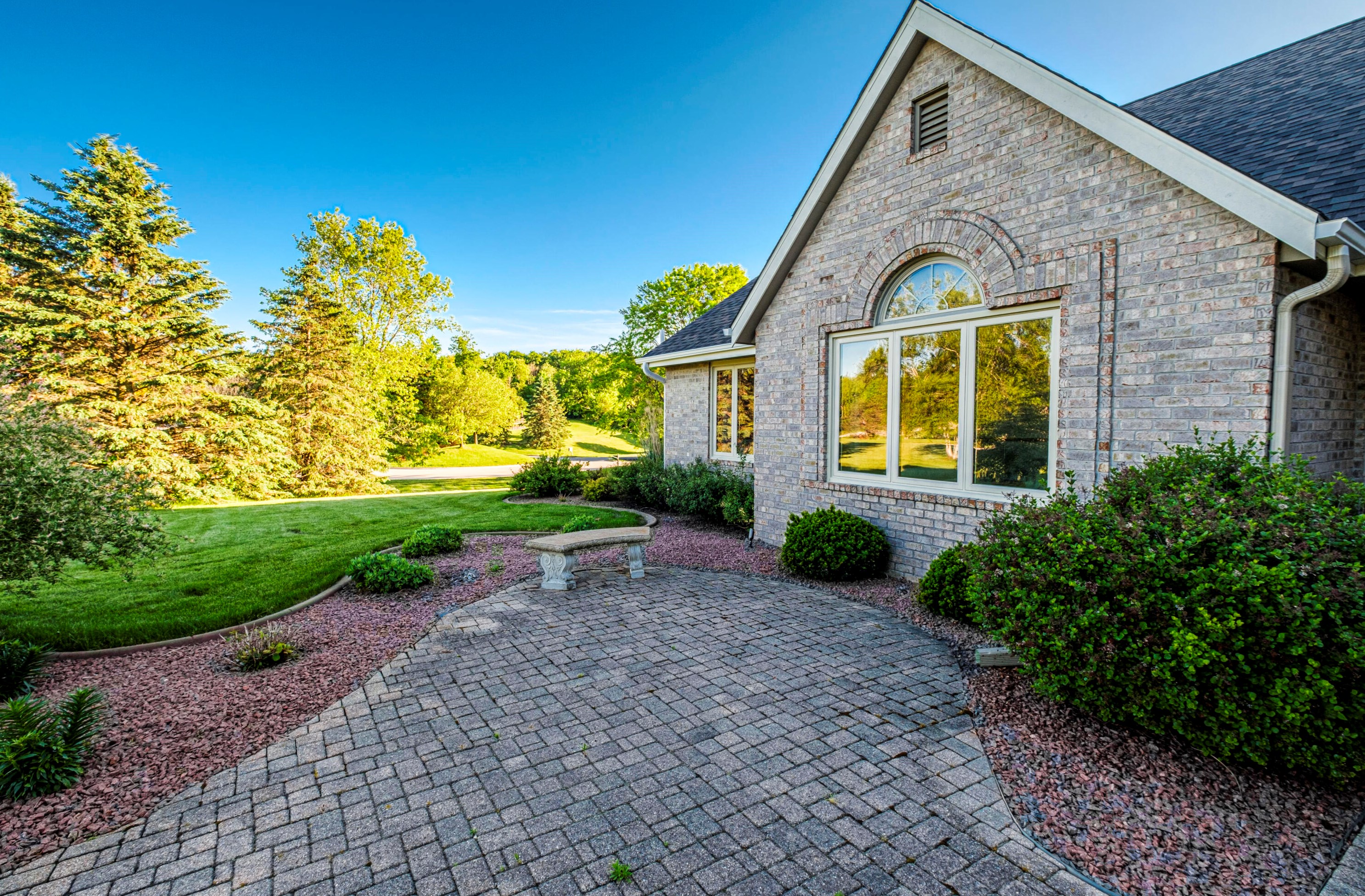 733 Charolais Dr, Slinger WI 53086-9313 exterior