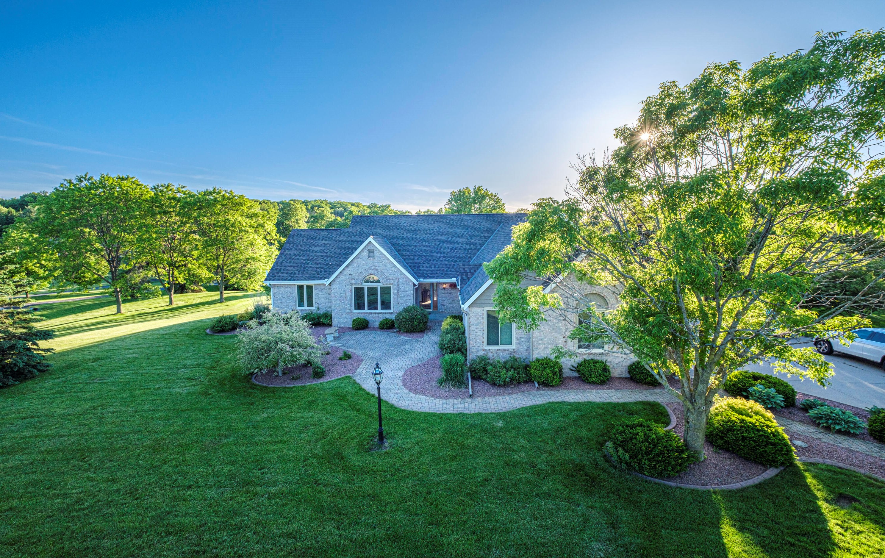 733 Charolais Dr, Slinger WI 53086-9313 exterior