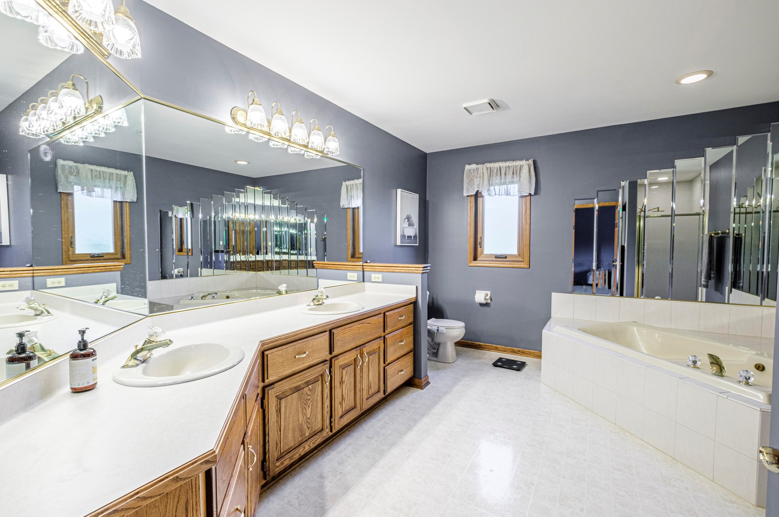 733 Charolais Dr, Slinger WI 53086-9313 exterior