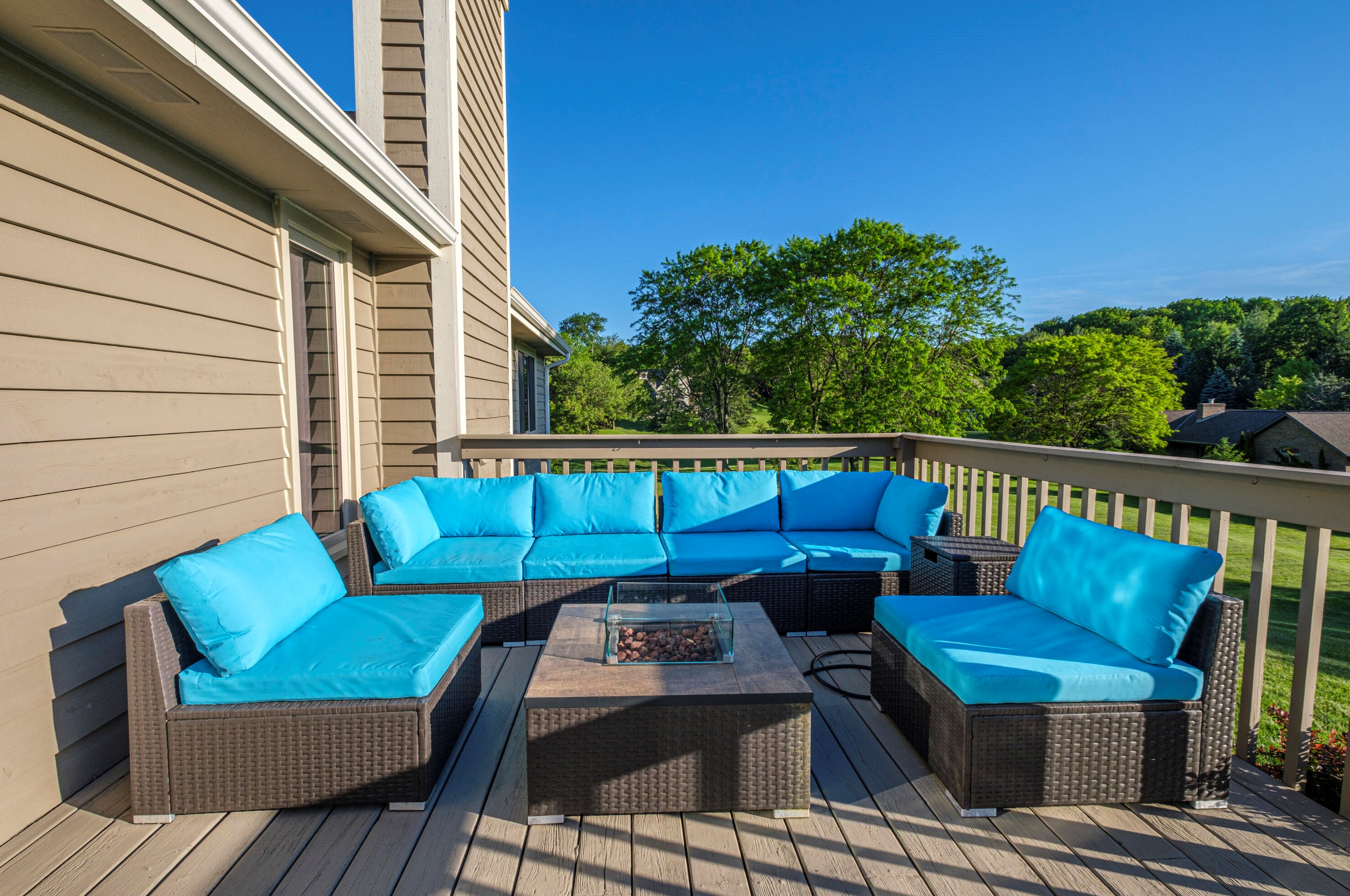 733 Charolais Dr, Slinger WI 53086-9313 exterior