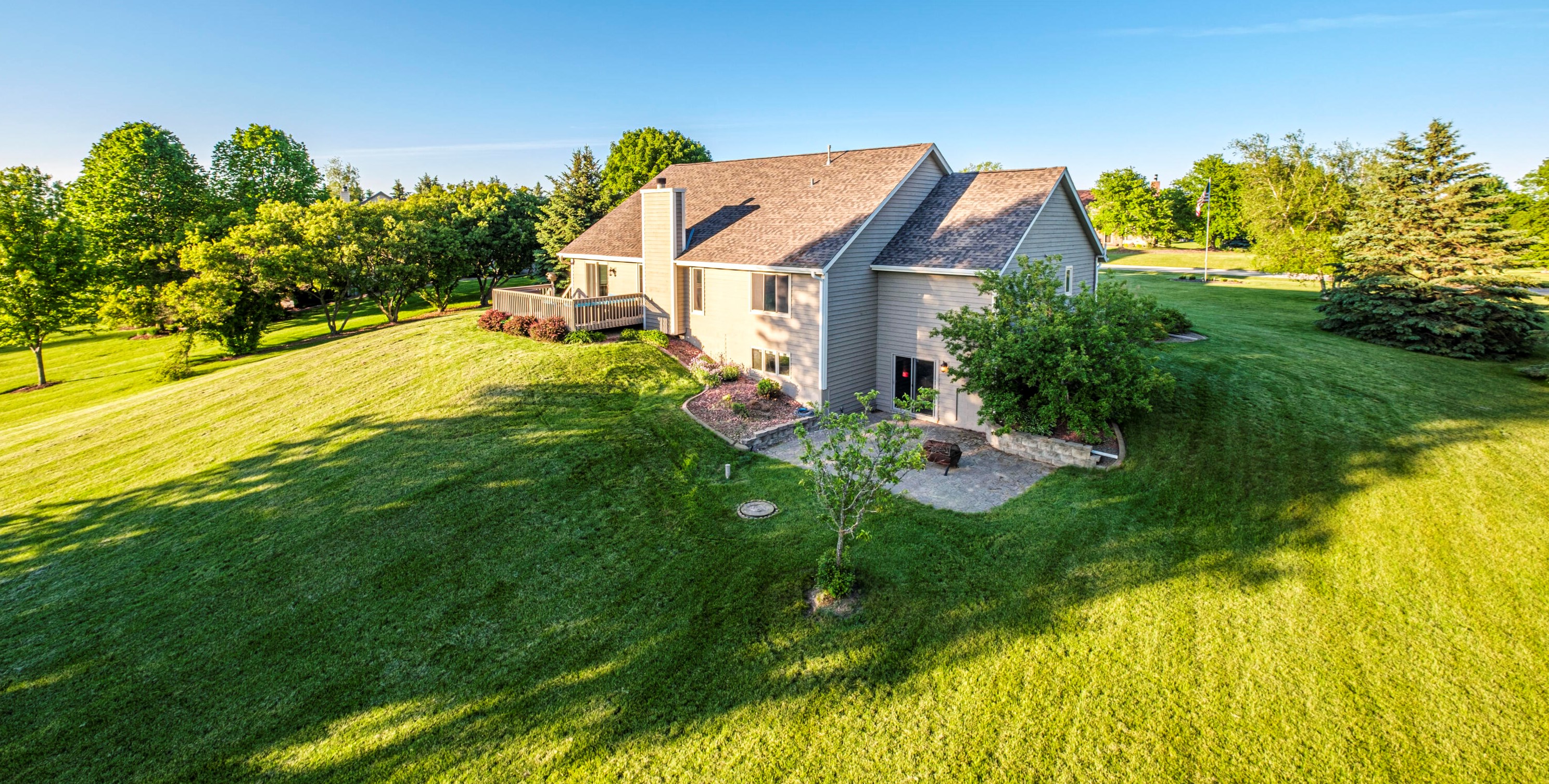 733 Charolais Dr, Slinger WI 53086-9313 exterior