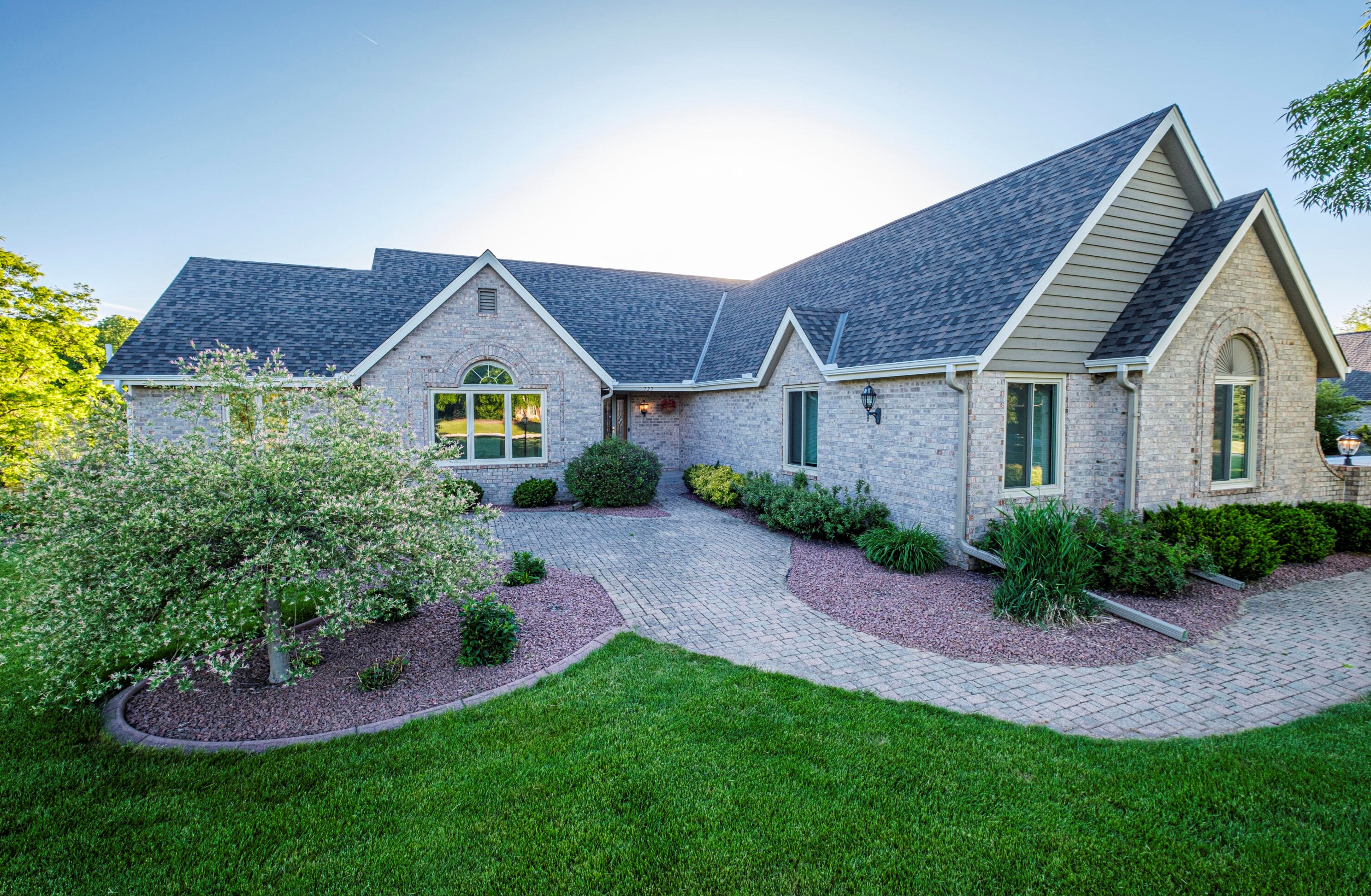 733 Charolais Dr, Slinger WI 53086-9313 exterior