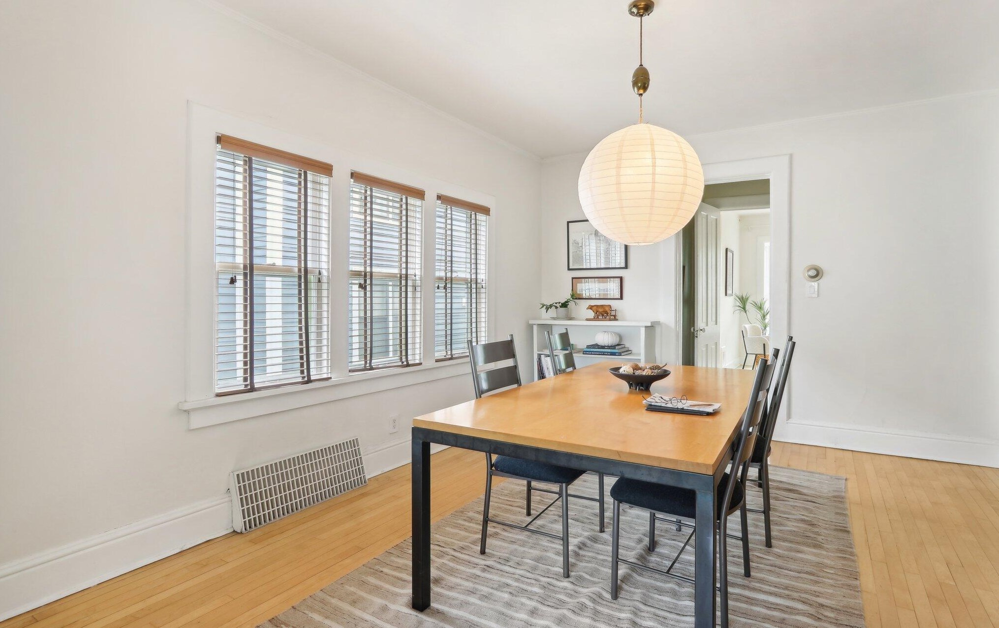 1019 Kewaunee St, Milwaukee WI 53202-2113 exterior