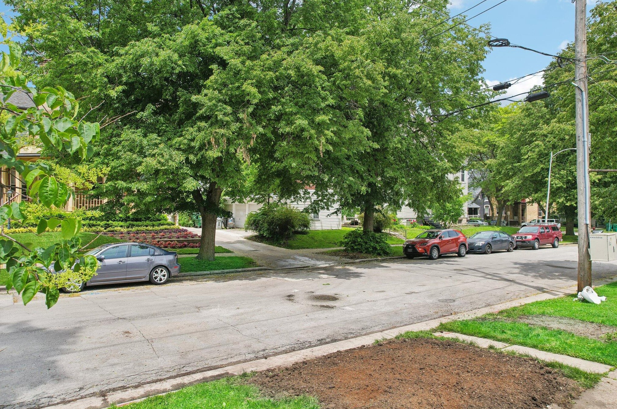 1019 Kewaunee St, Milwaukee WI 53202-2113 exterior