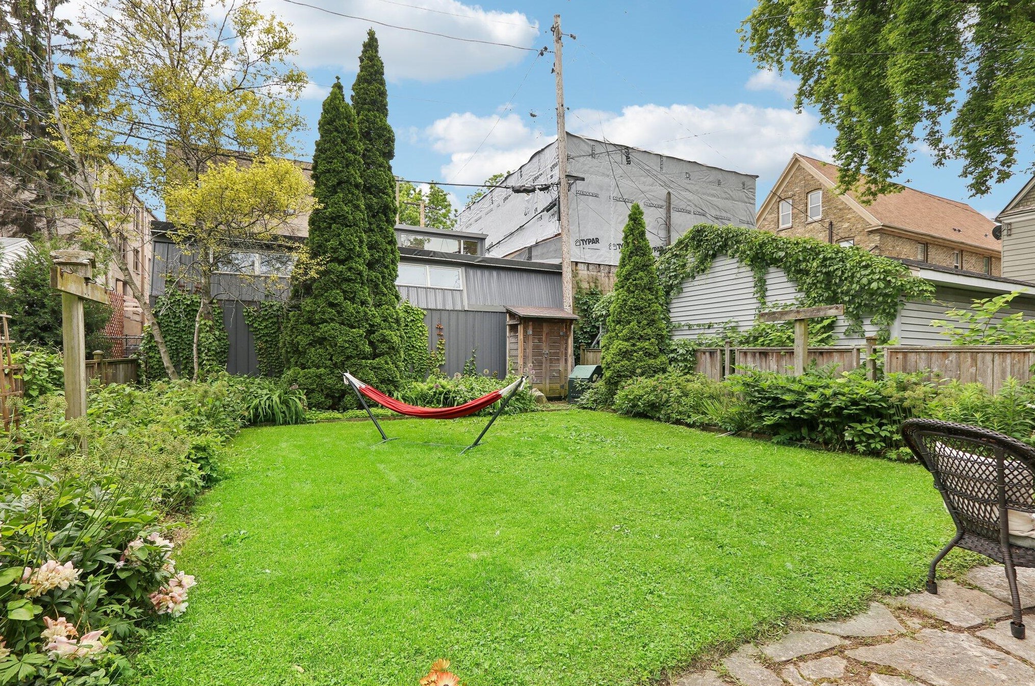 1019 Kewaunee St, Milwaukee WI 53202-2113 exterior