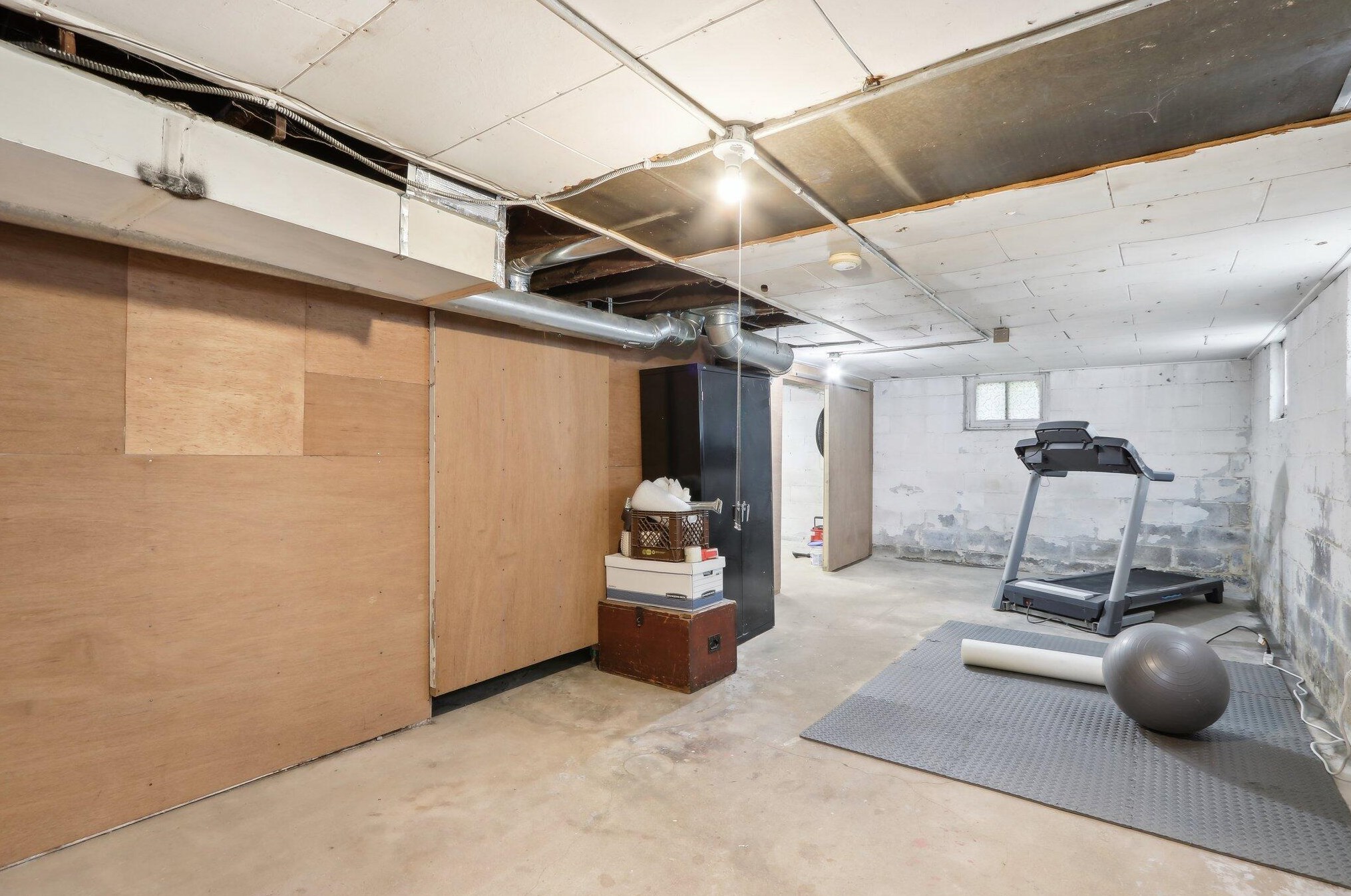 1019 Kewaunee St, Milwaukee WI 53202-2113 exterior