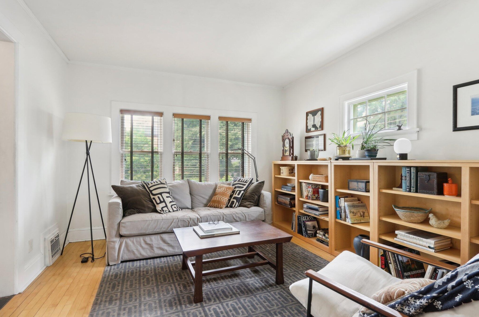 1019 Kewaunee St, Milwaukee WI 53202-2113 exterior