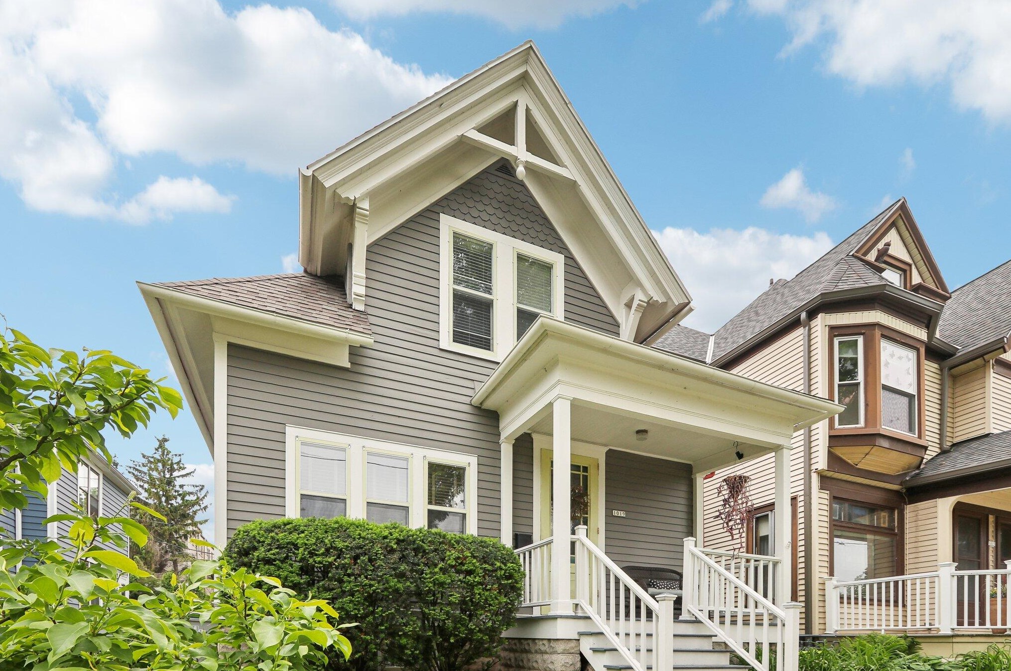 1019 Kewaunee St, Milwaukee WI 53202-2113 exterior