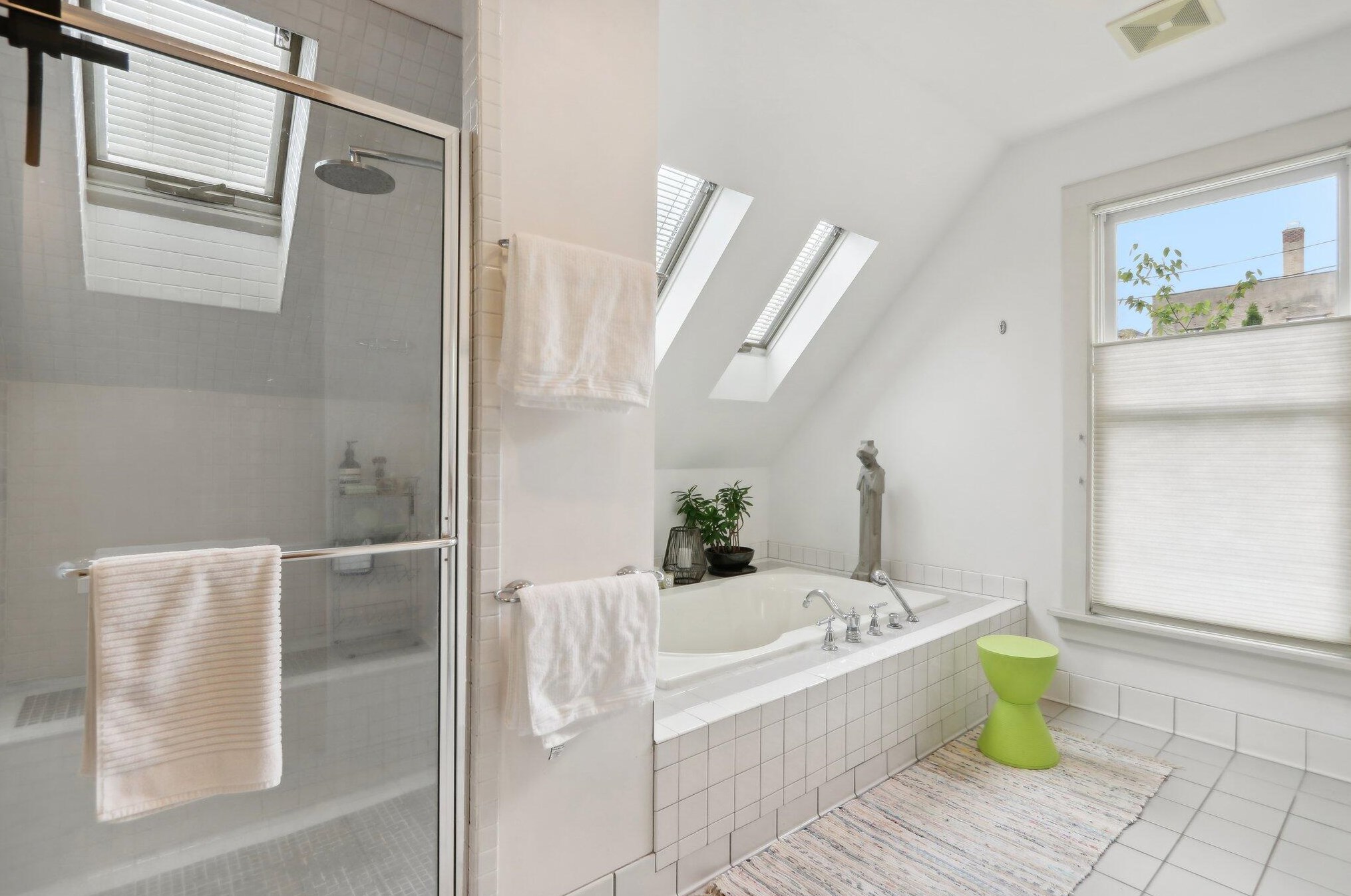 1019 Kewaunee St, Milwaukee WI 53202-2113 exterior