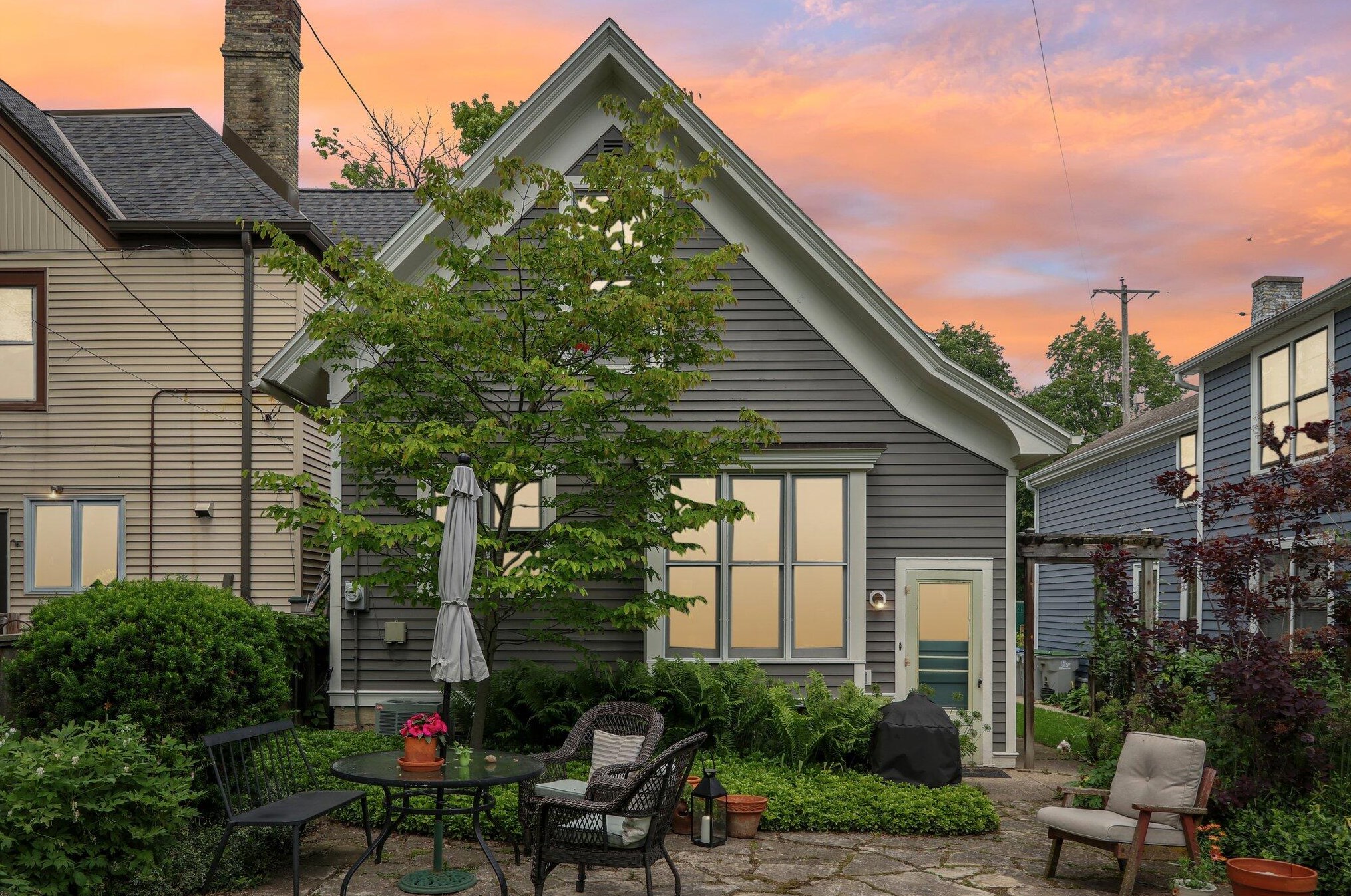 1019 Kewaunee St, Milwaukee WI 53202-2113 exterior