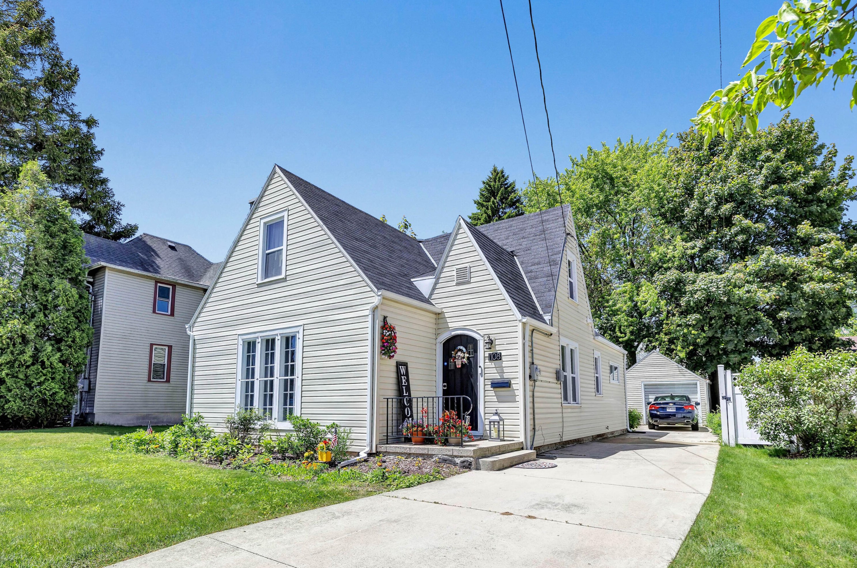 1108 8 St, Manitowoc WI 54220-2818 exterior