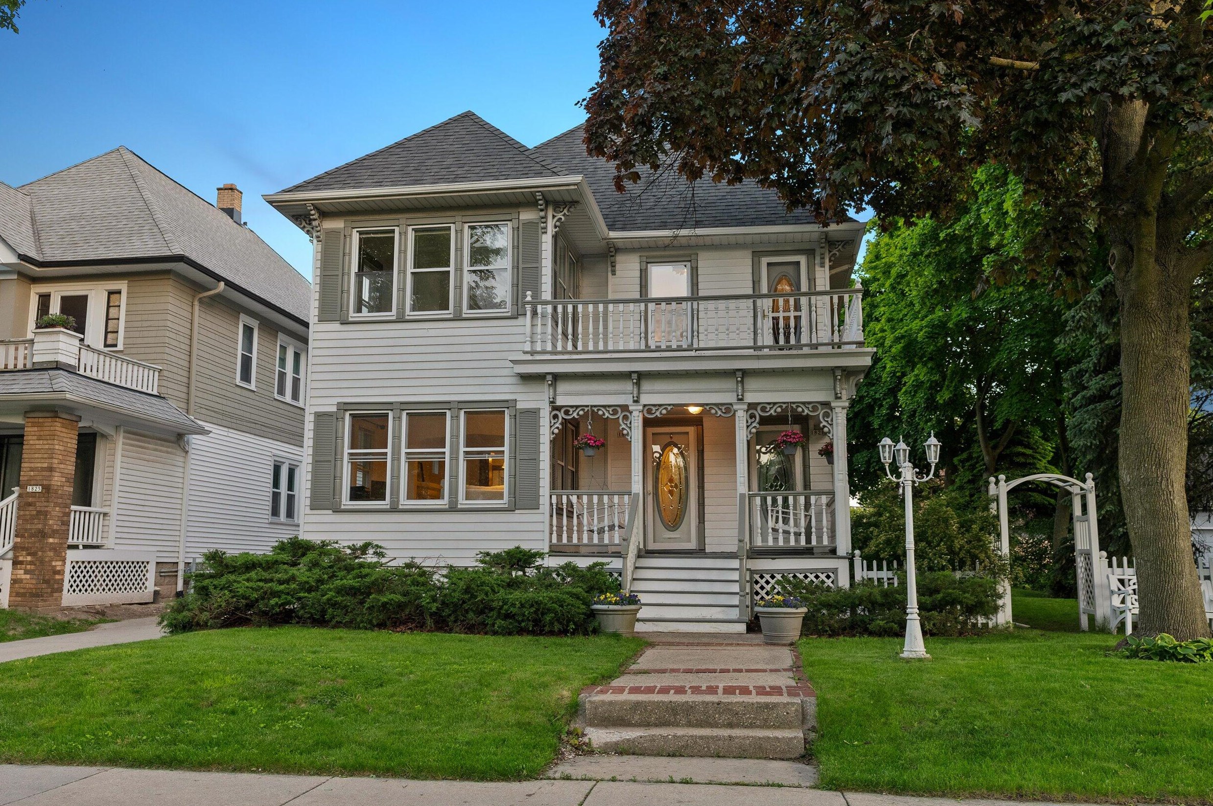 1821 Olive St, Milwaukee WI  53209-6840 exterior