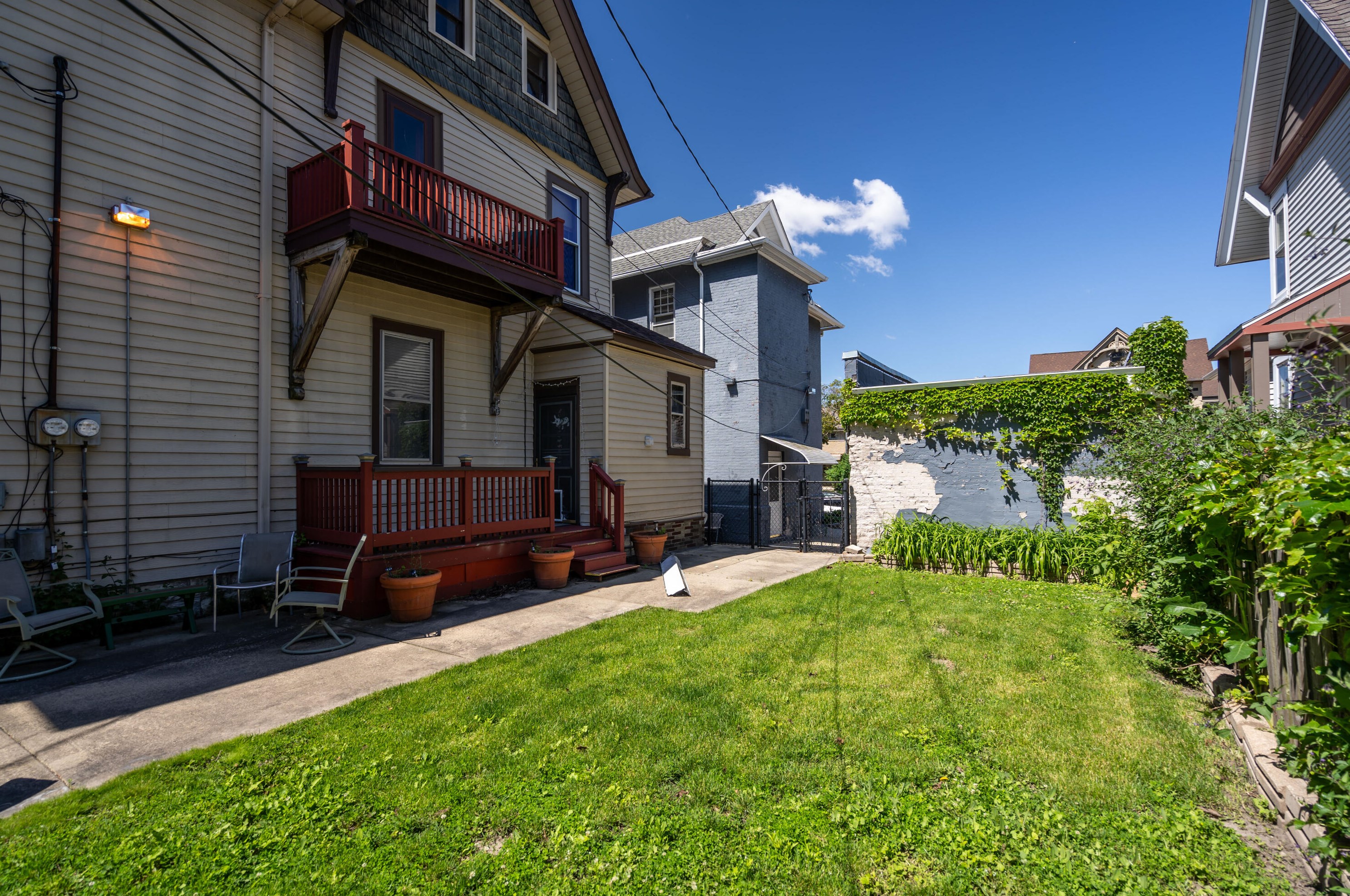 1006 Kewaunee St, Milwaukee WI 53202-2116 exterior