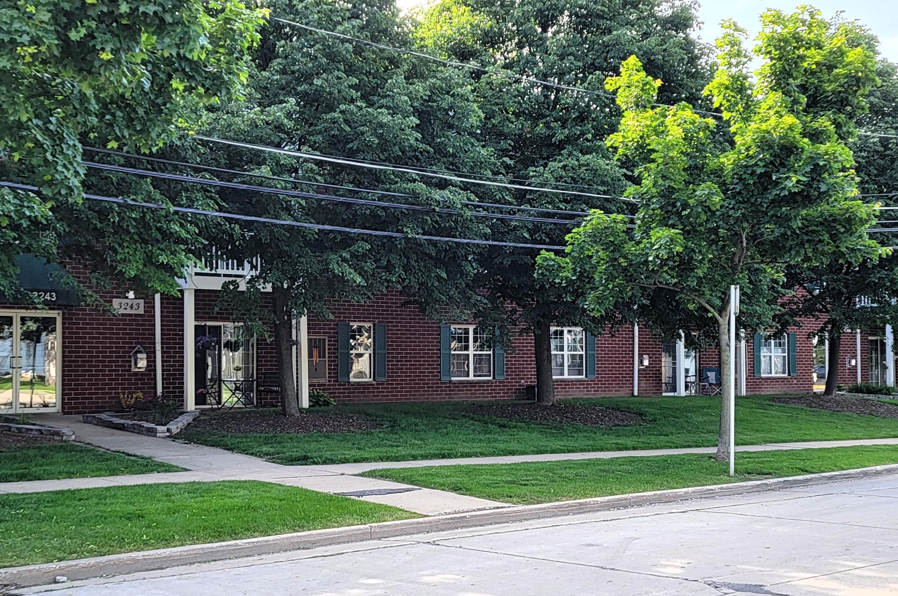 3243 92nd St, Milwaukee WI  53227-2742 exterior