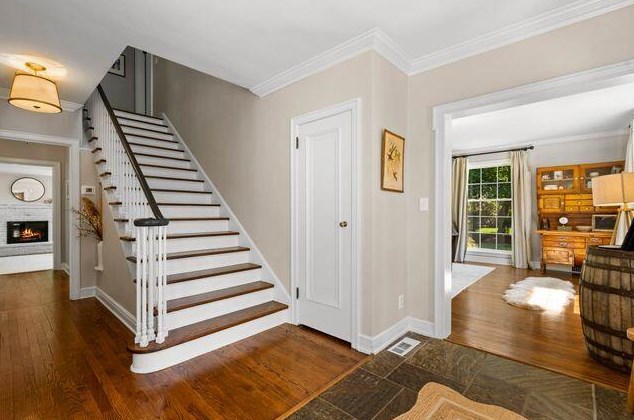 728 Juniper Ln, Milwaukee WI 53209-2148 exterior