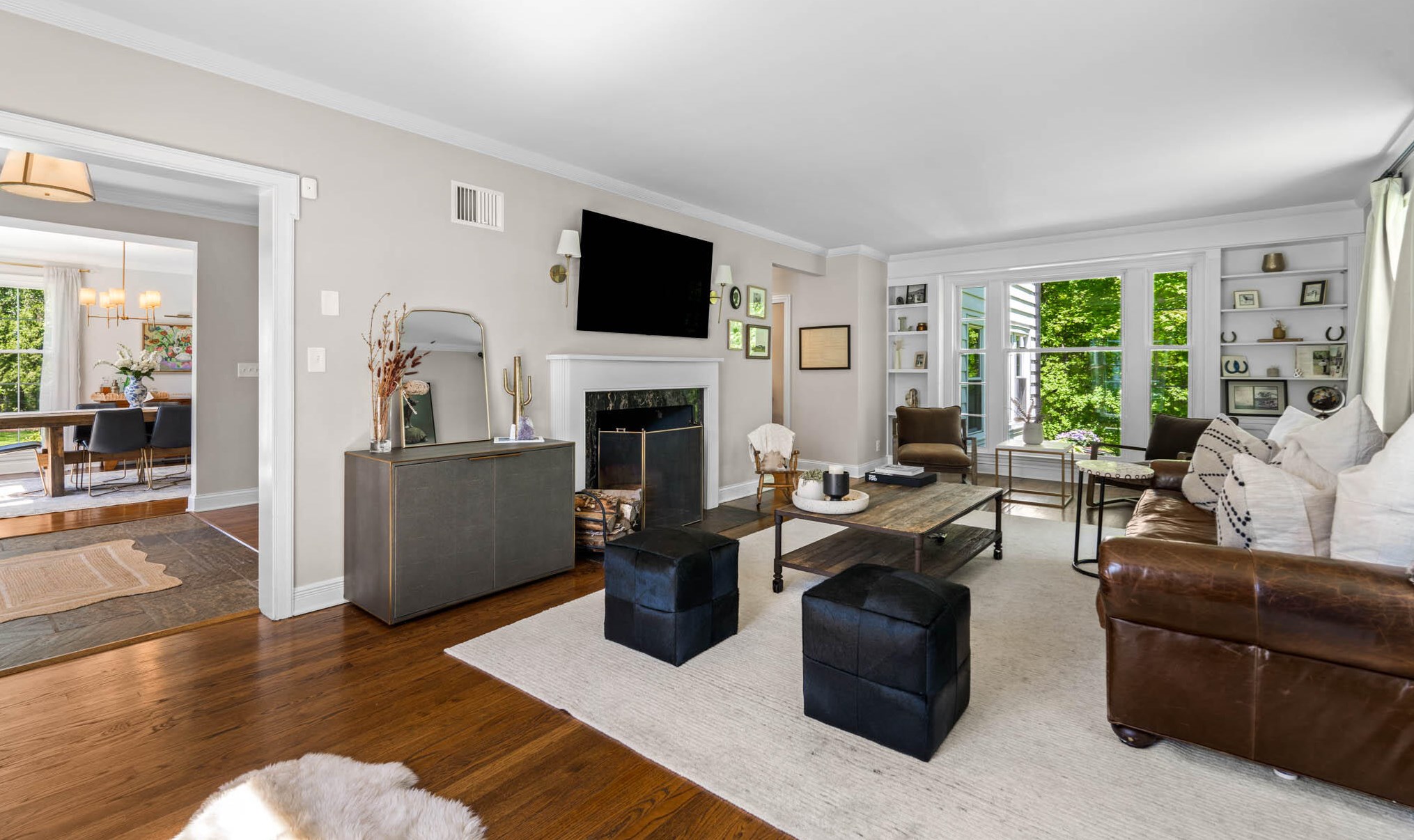 728 Juniper Ln, Milwaukee WI 53209-2148 exterior