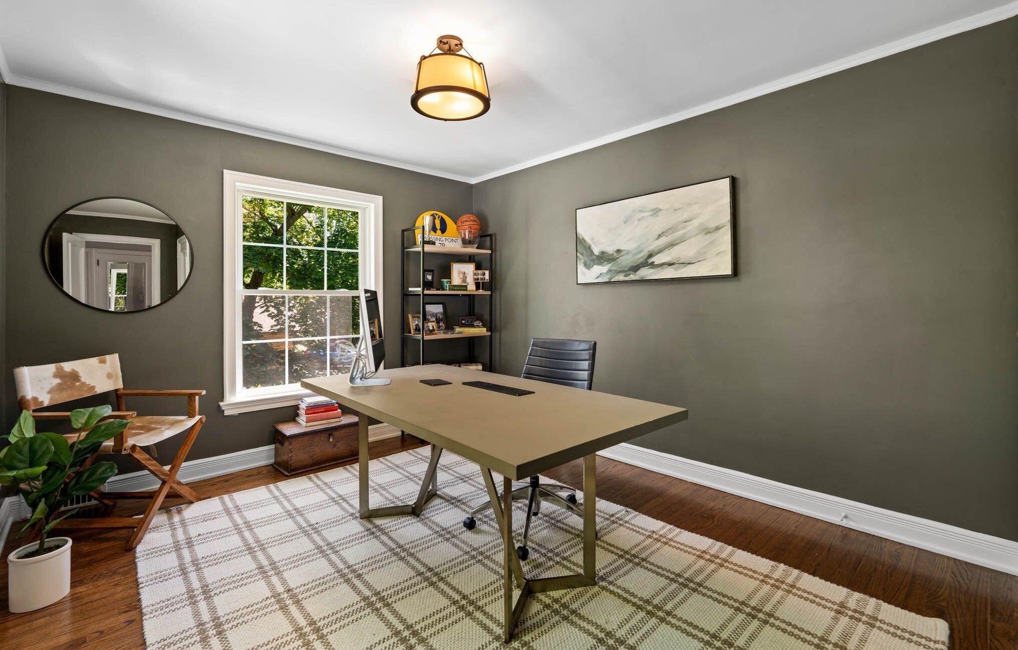 728 Juniper Ln, Milwaukee WI 53209-2148 exterior