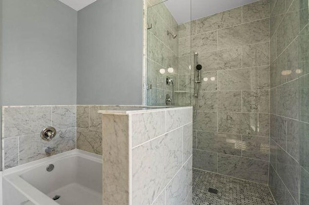 728 Juniper Ln, Milwaukee WI 53209-2148 exterior