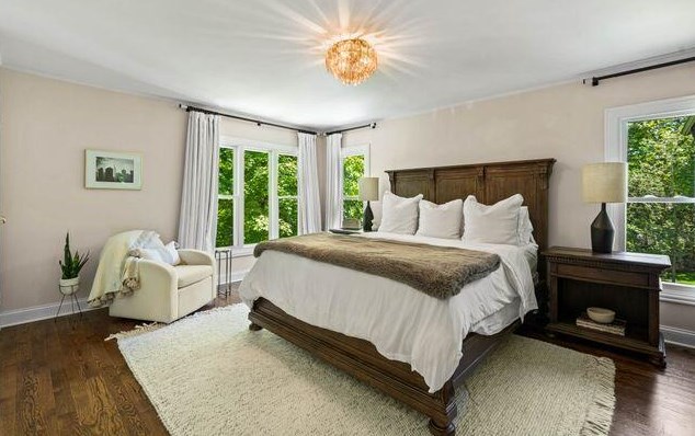 728 Juniper Ln, Milwaukee WI 53209-2148 exterior