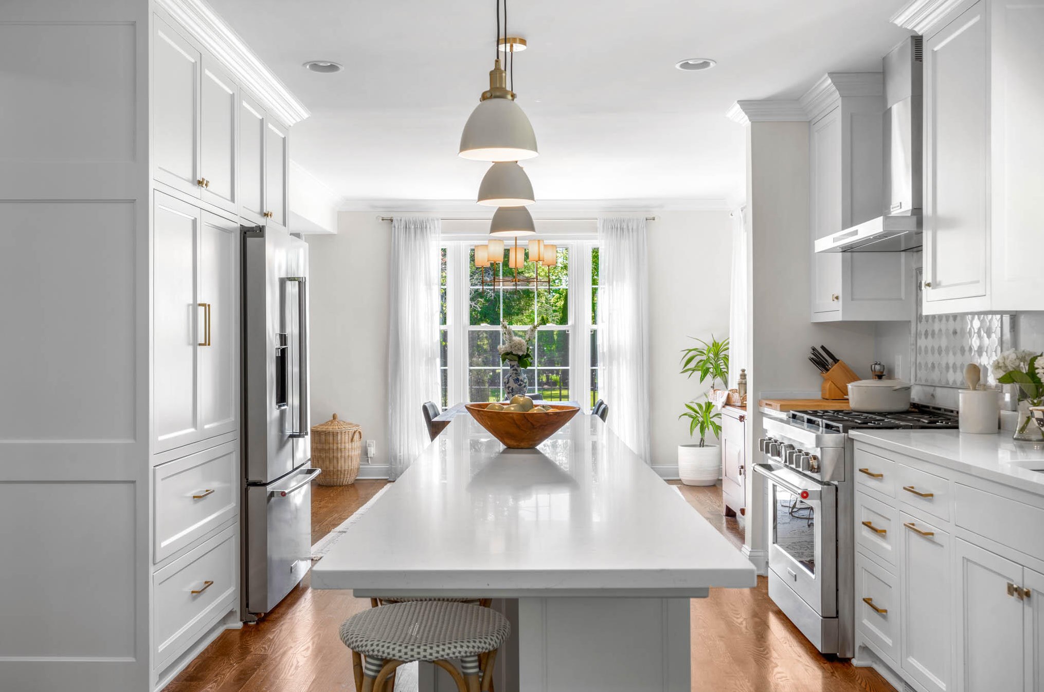 728 Juniper Ln, Milwaukee WI 53209-2148 exterior