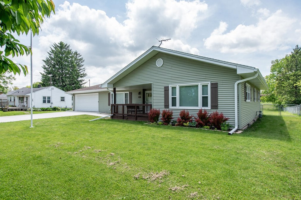 220 Stuart Rd, Racine WI  53406-3222 exterior