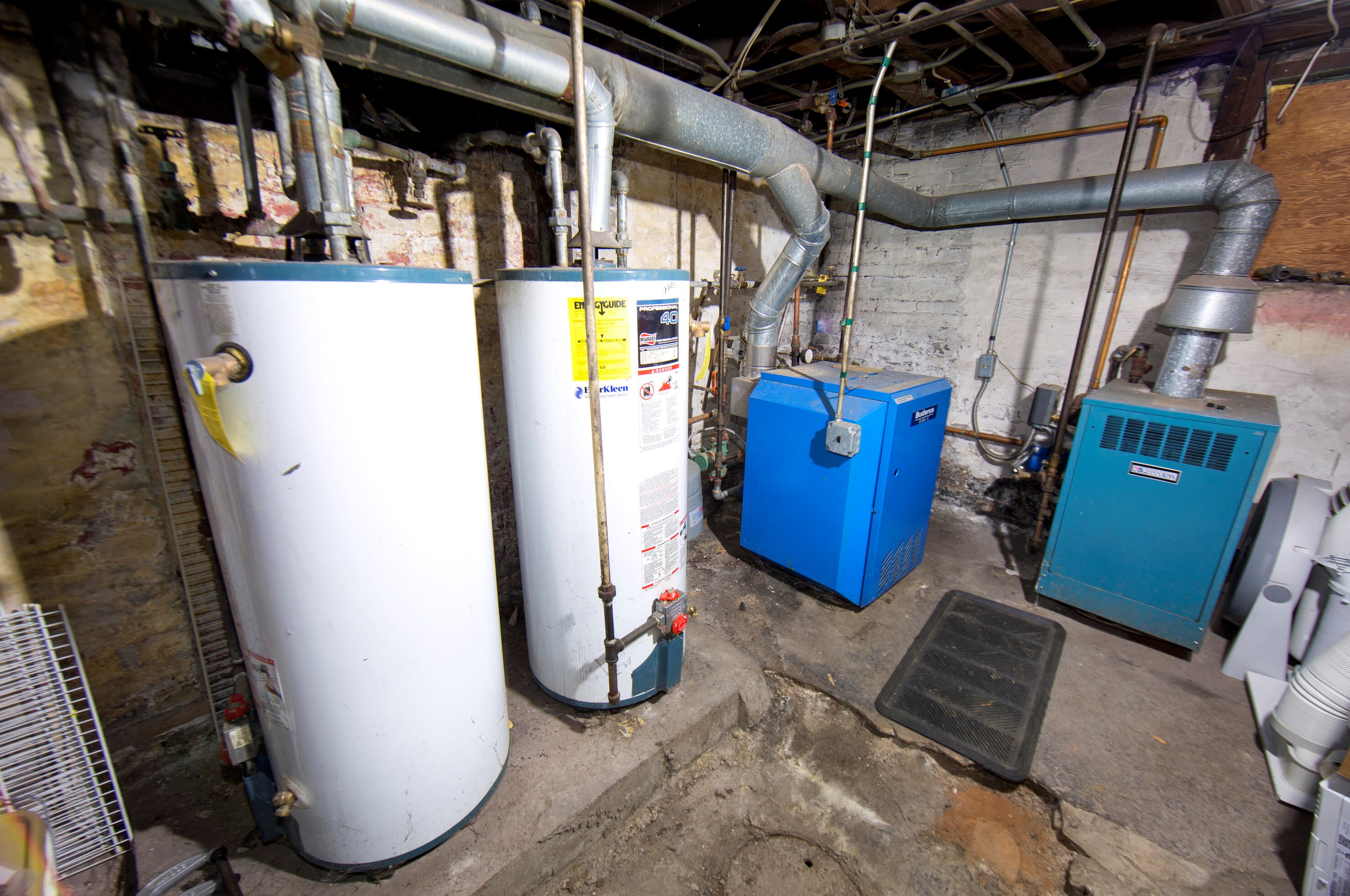 812 Kewaunee St, Milwaukee WI 53202-2020 exterior