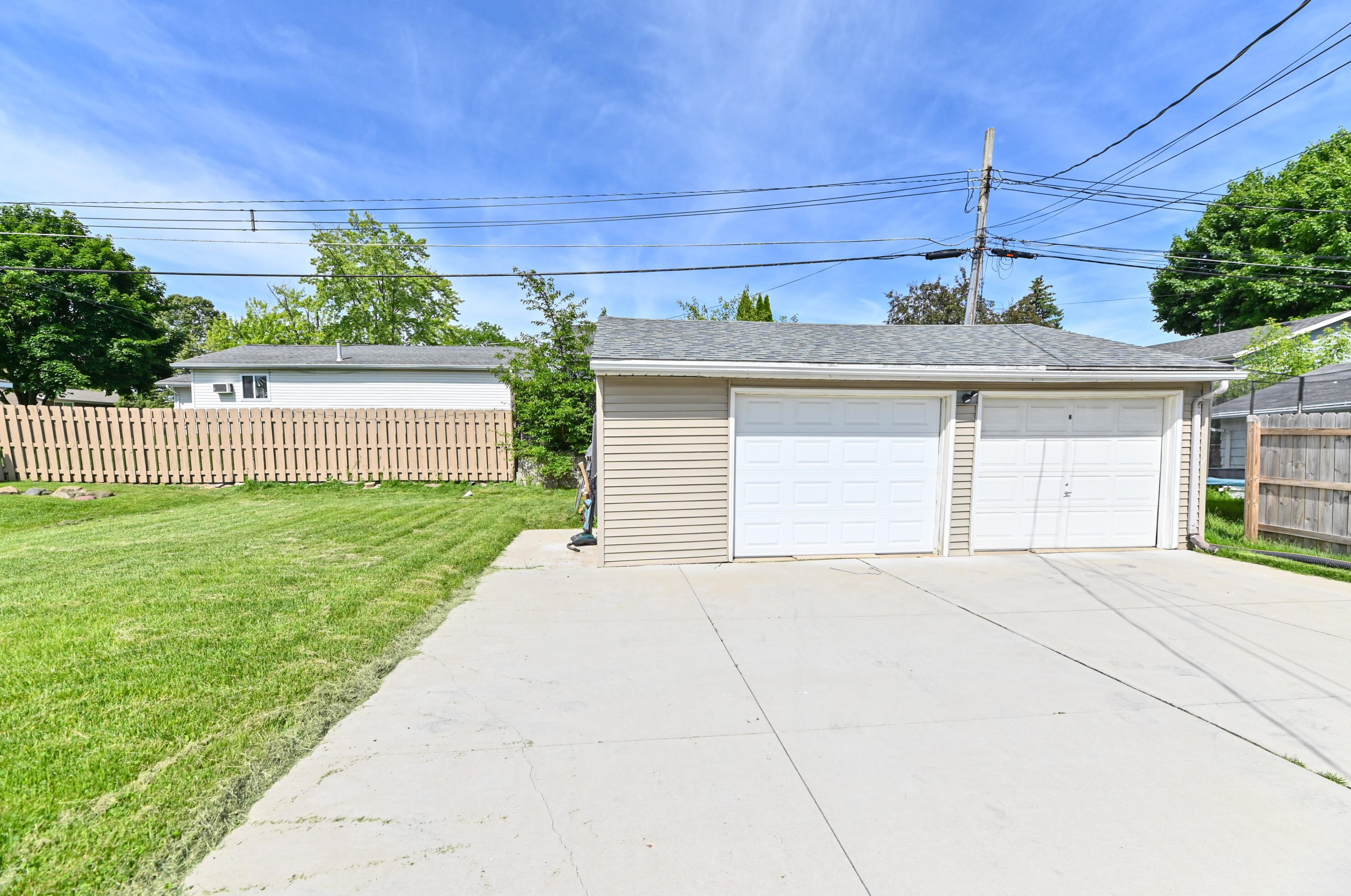 236 Ohio St, Racine WI 53405-3931 exterior