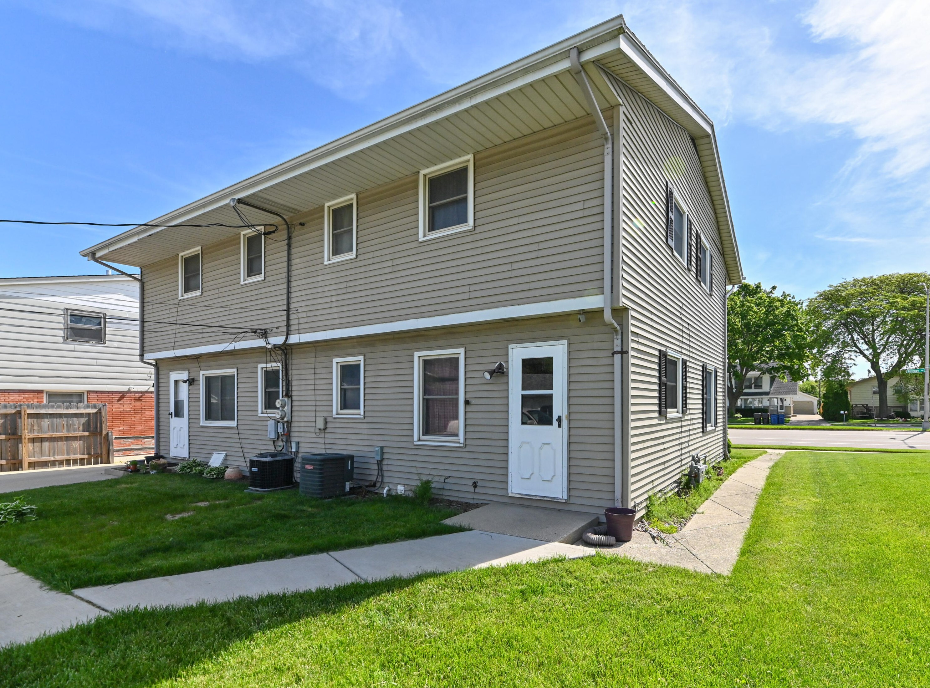 236 Ohio St, Racine WI 53405-3931 exterior