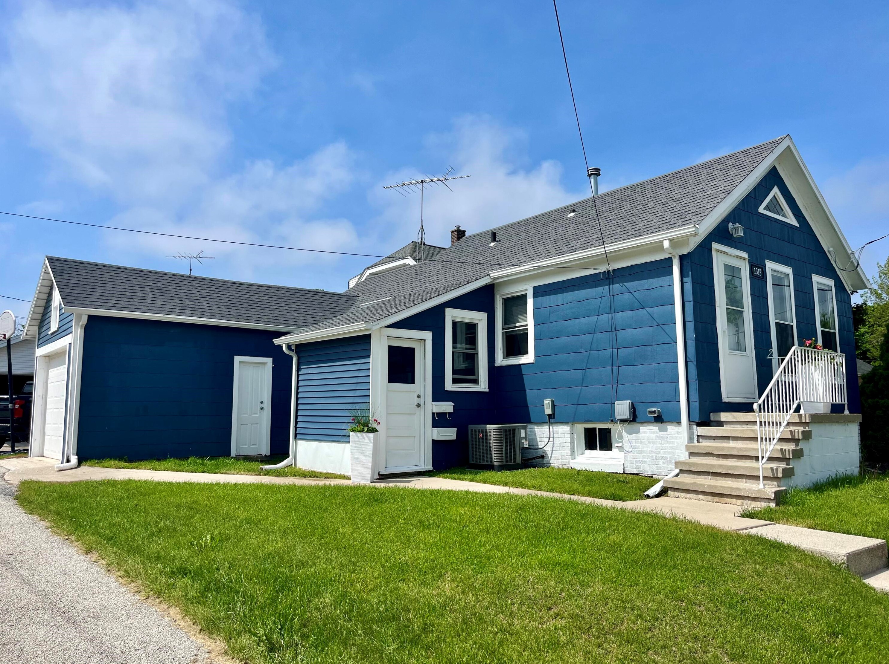 1315 New York Ave, Manitowoc WI  54220-3244 exterior