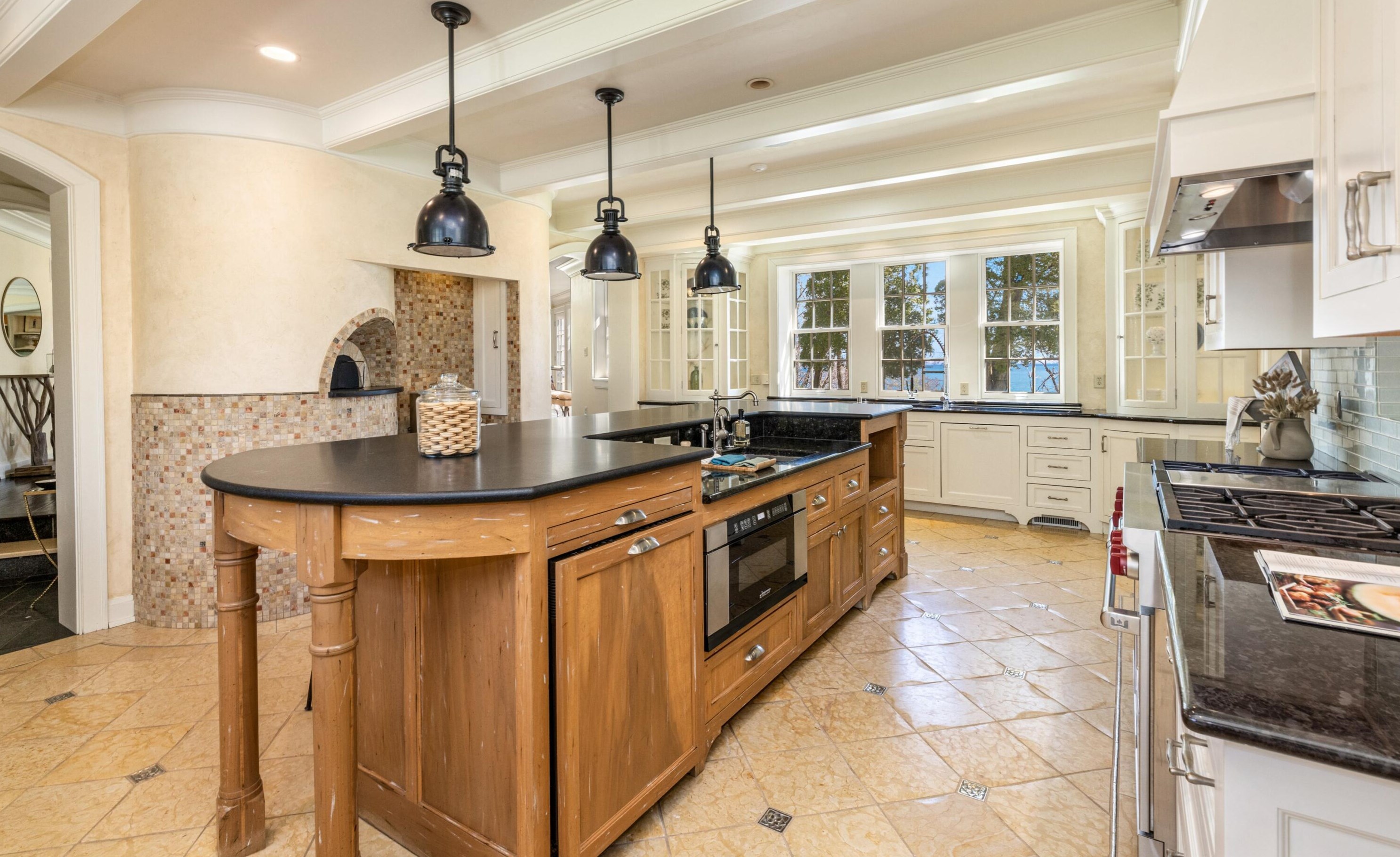 9400 Lk Dr, Milwaukee WI 53202-1251 exterior