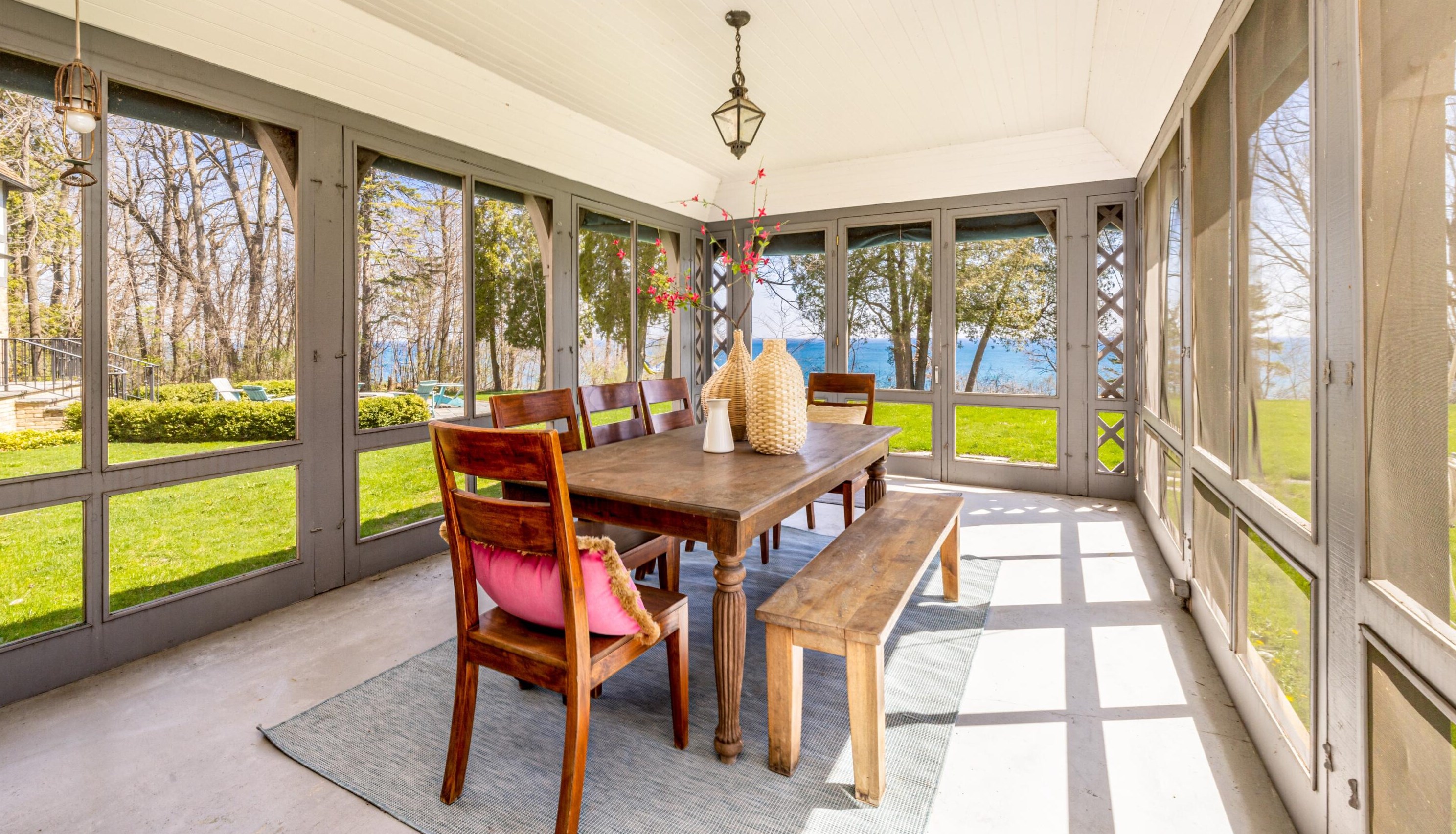 9400 Lk Dr, Milwaukee WI 53202-1251 exterior