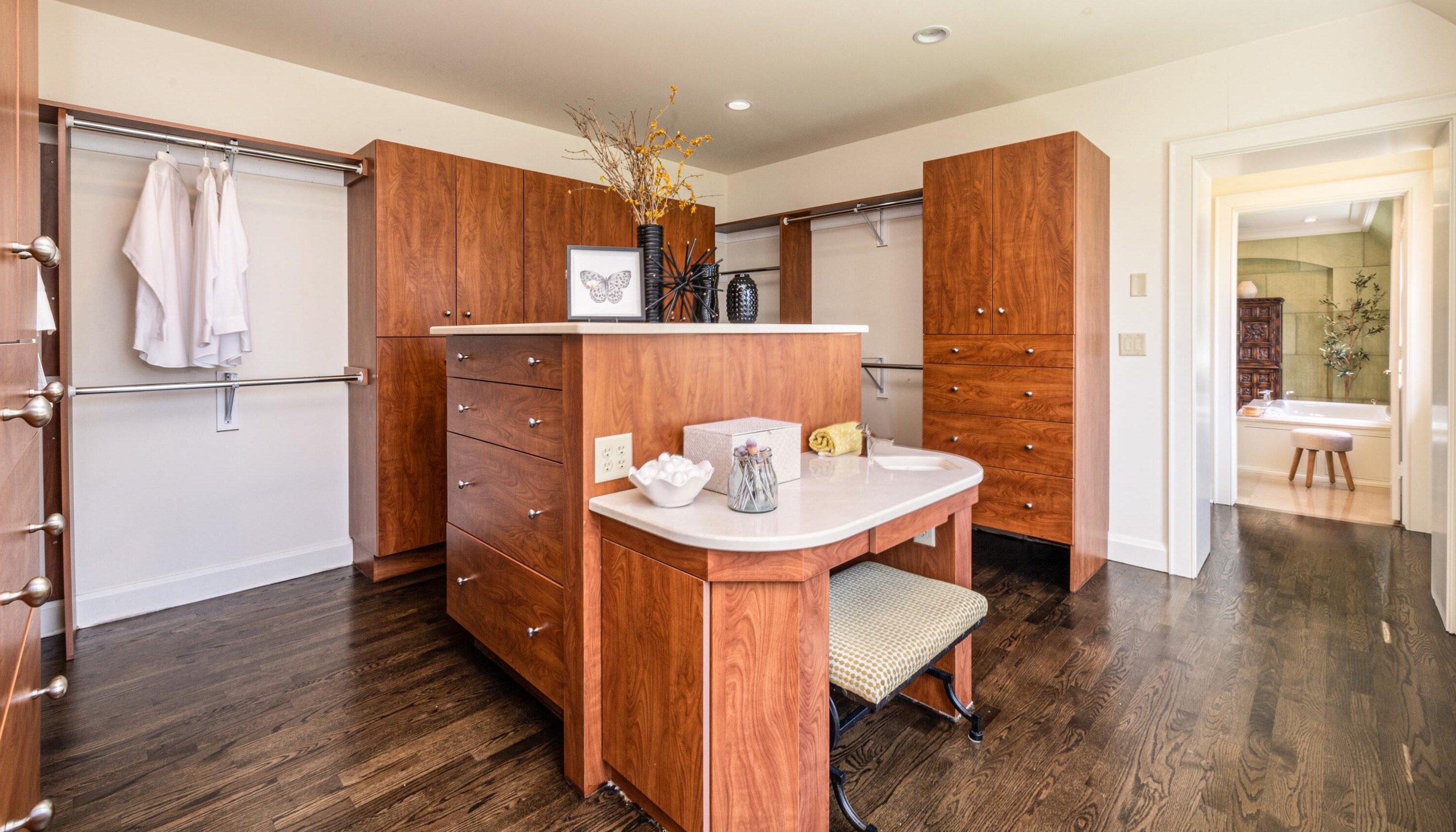 9400 Lk Dr, Milwaukee WI 53202-1251 exterior