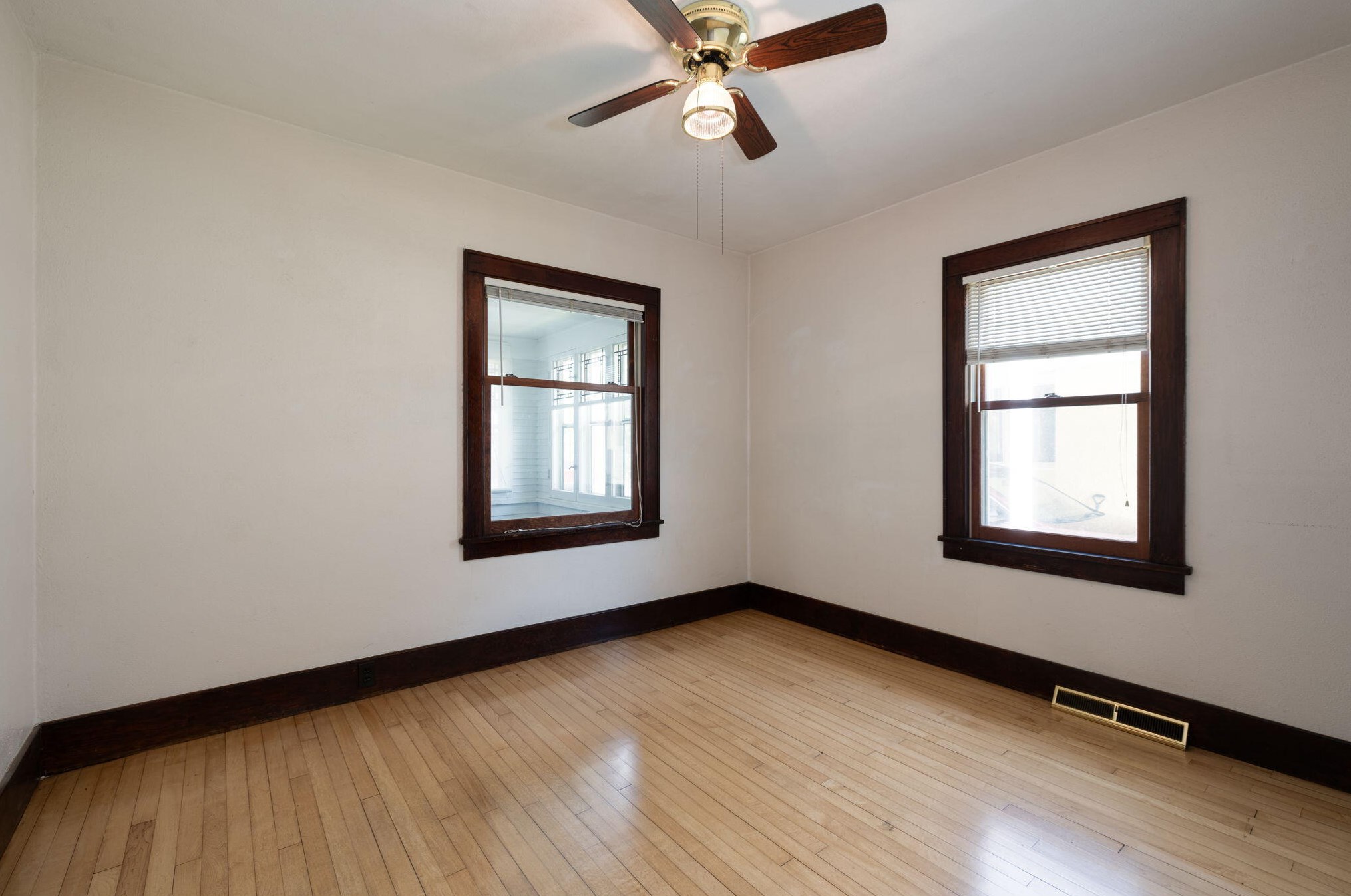 355 21st St, La Crosse WI  54601-5083 exterior