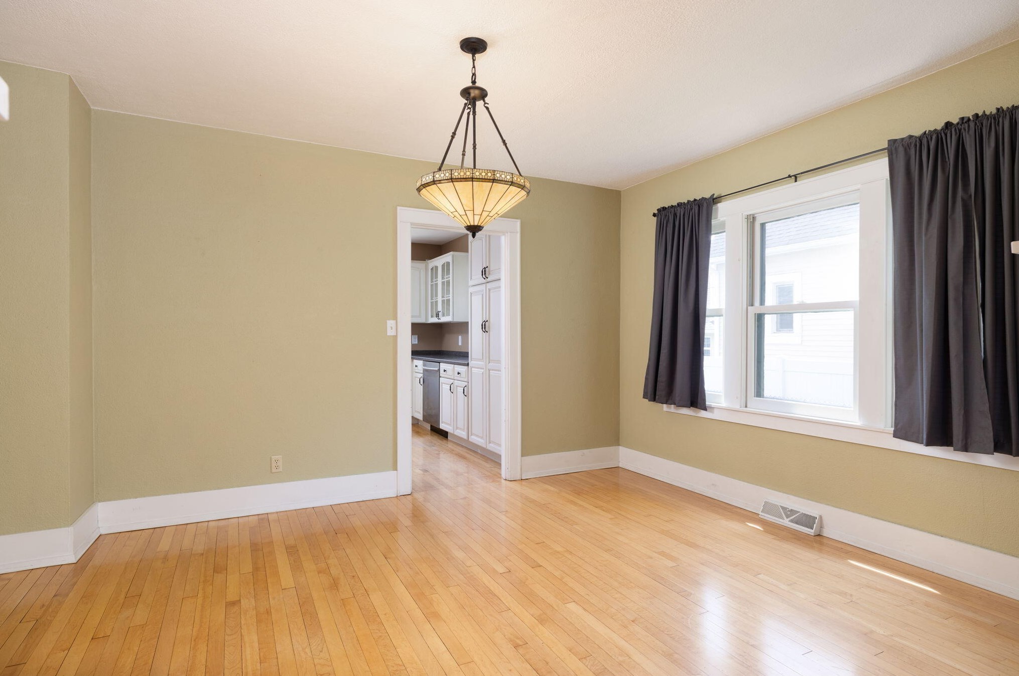 355 21st St, La Crosse WI  54601-5083 exterior