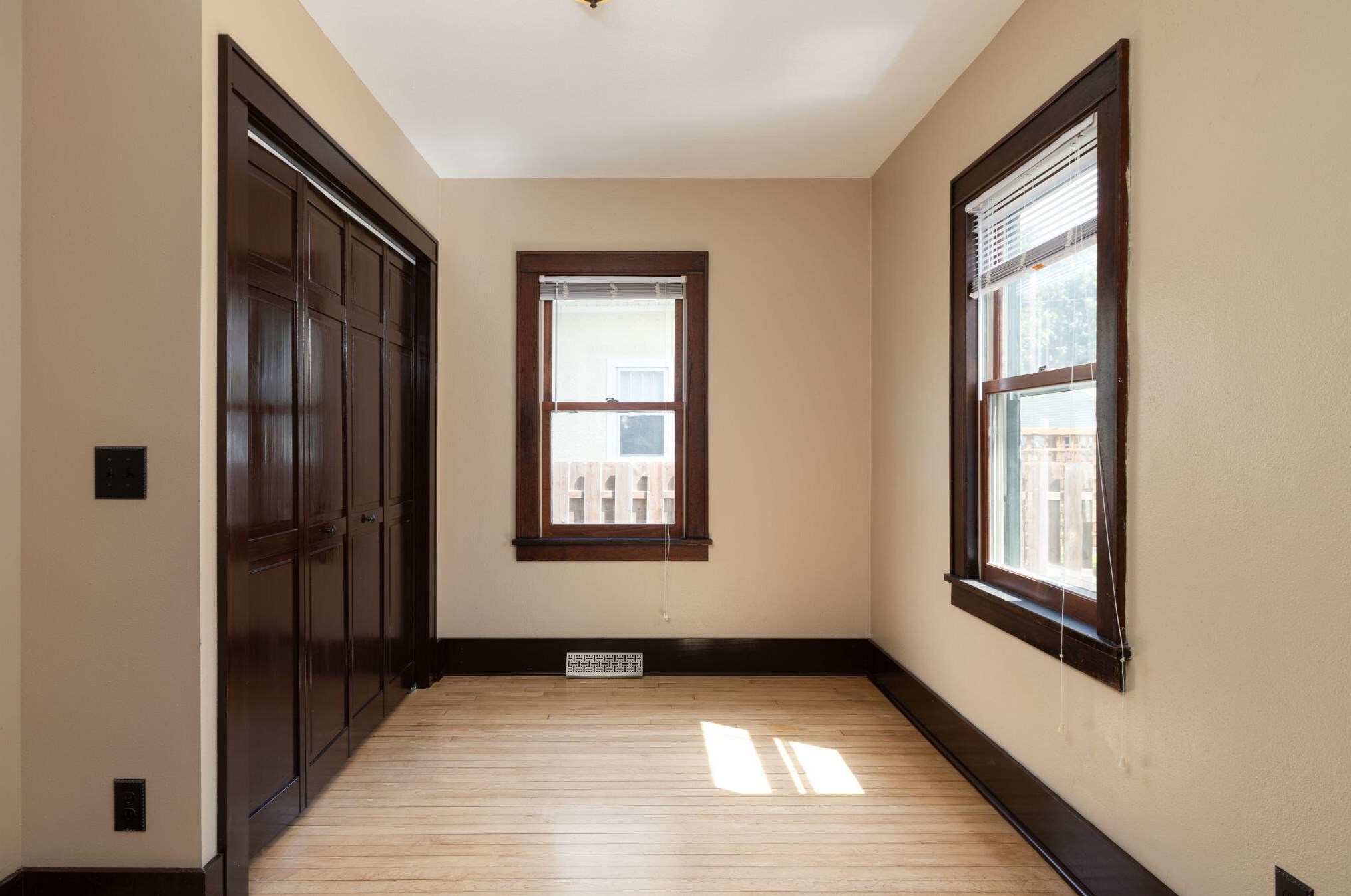 355 21st St, La Crosse WI  54601-5083 exterior