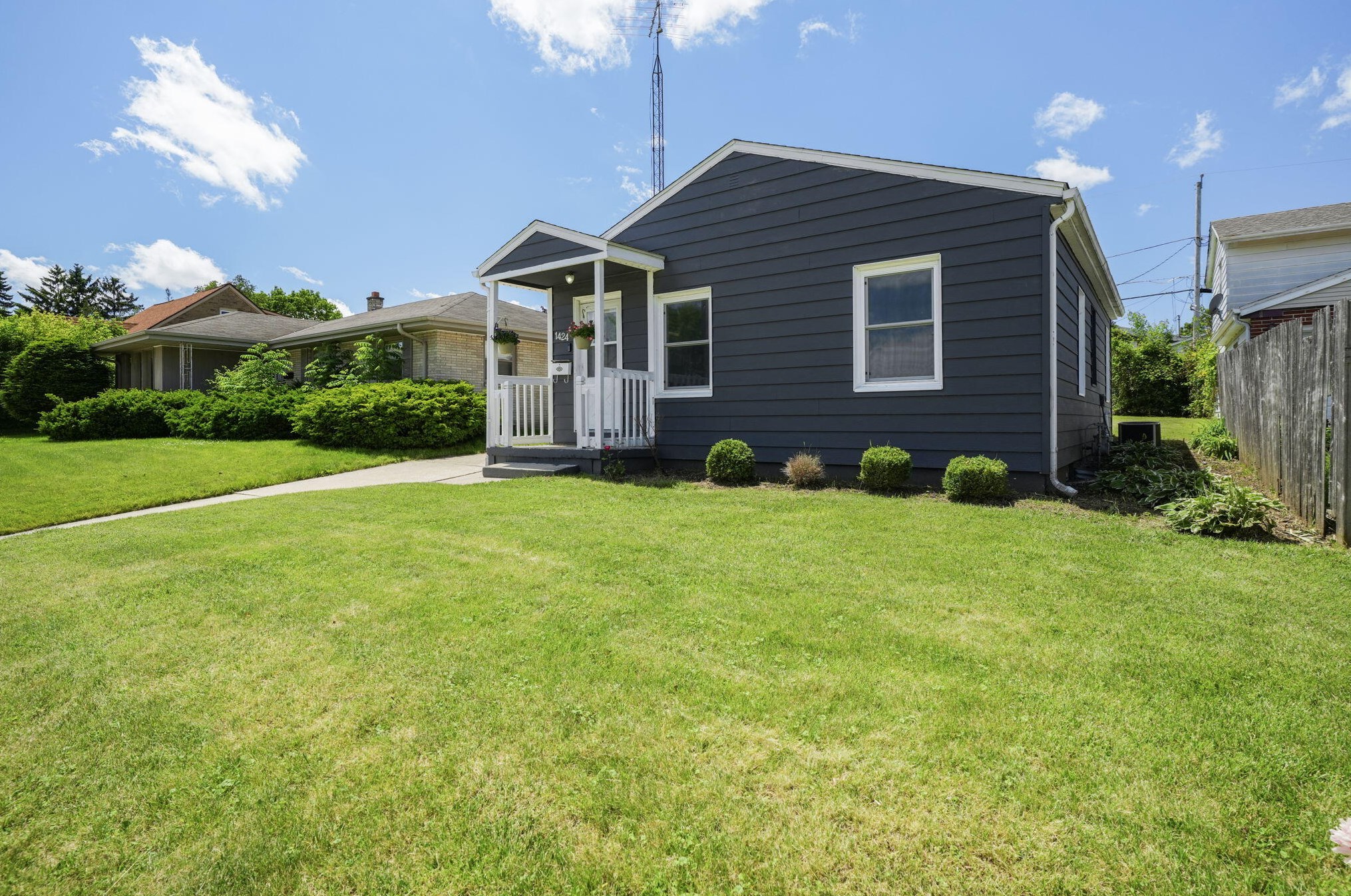 1424 Oregon St, Racine WI  53405-3152 exterior