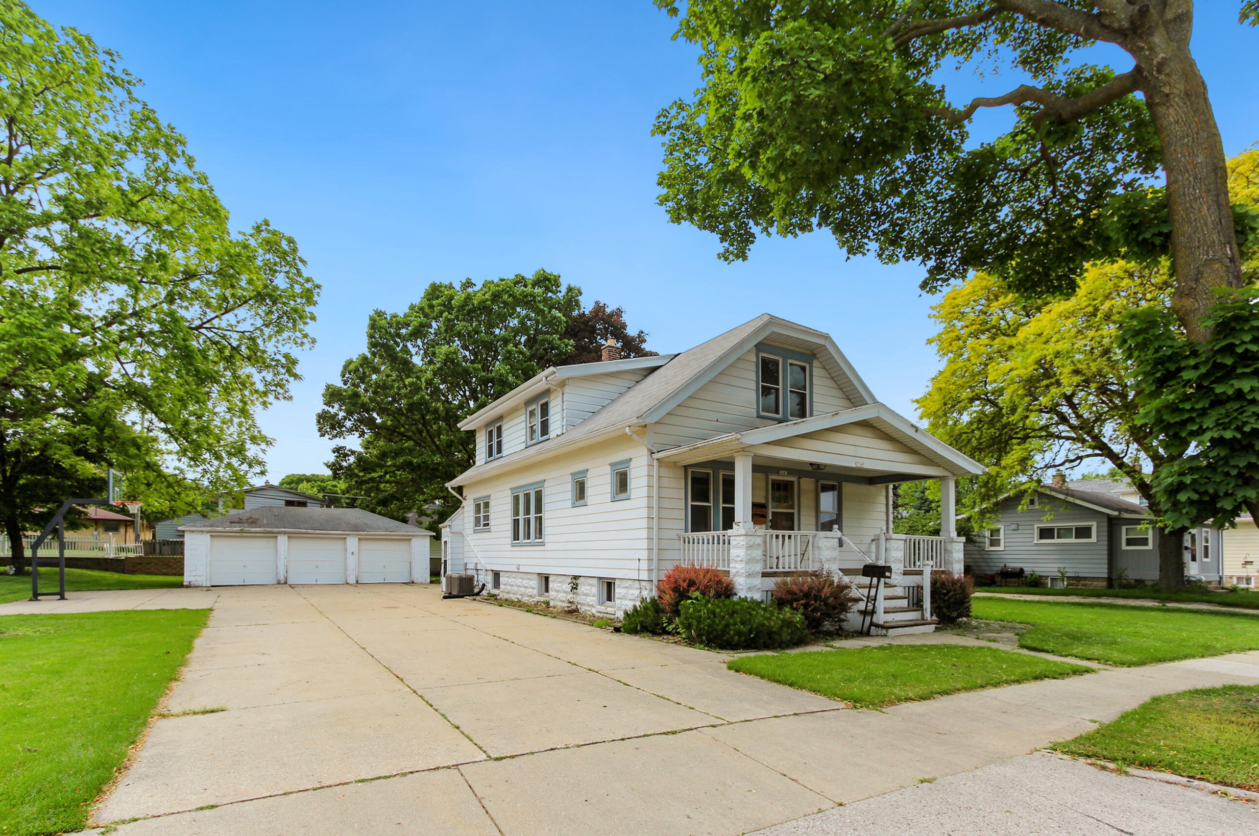 2547 84th St, Milwaukee WI  53226-1905 exterior