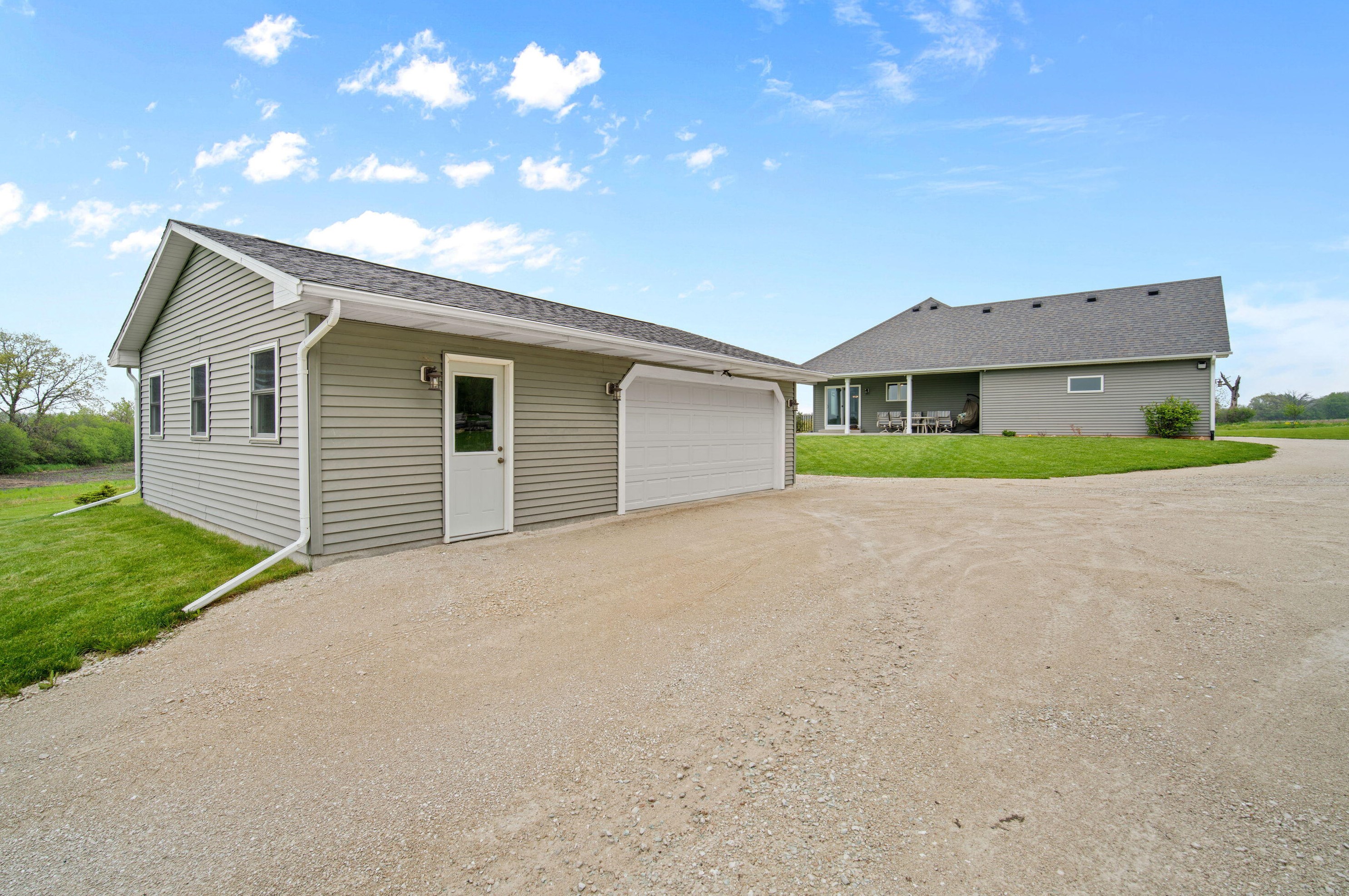 15714 Braun Rd, Sturtevant WI 53177-9433 exterior