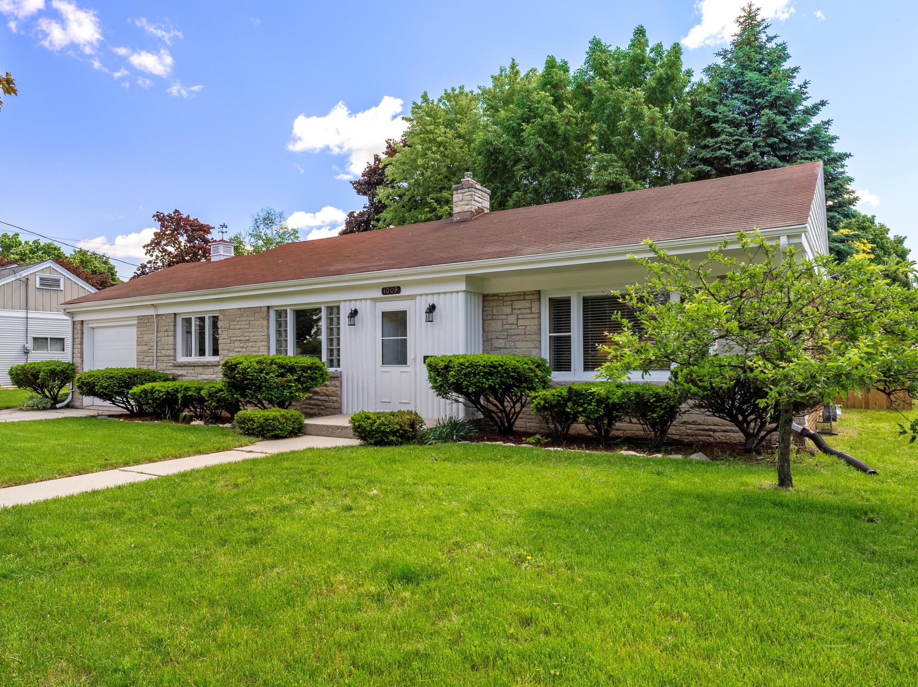 1009 23rd St, Manitowoc WI  54220-2403 exterior
