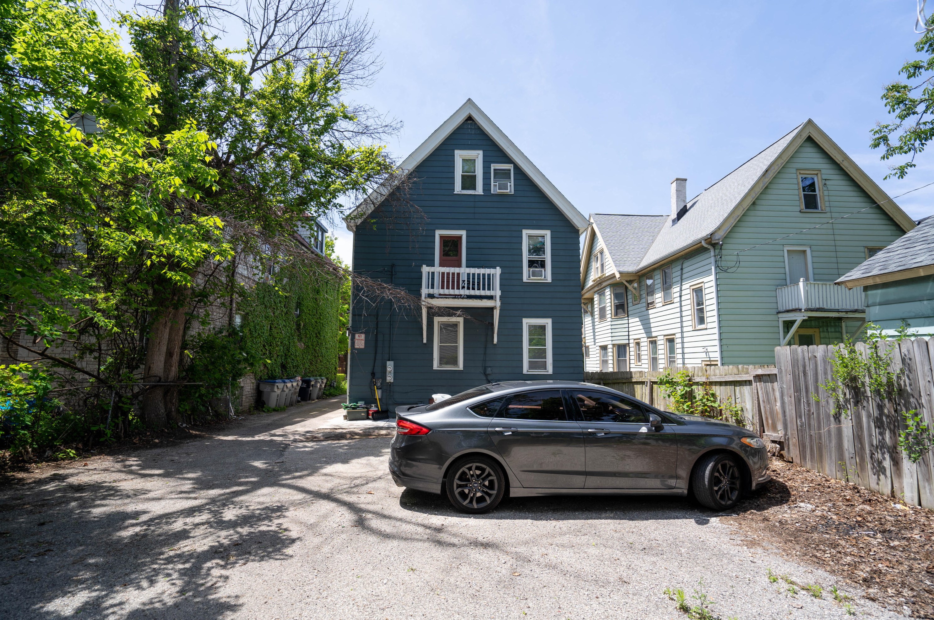 2738 Murray Ave, Milwaukee WI  53211-3645 exterior